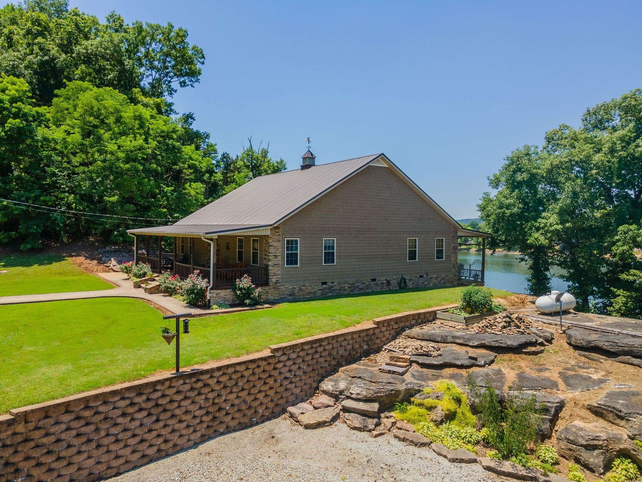 351 New Era Landing Rd, Linden, TN 37096