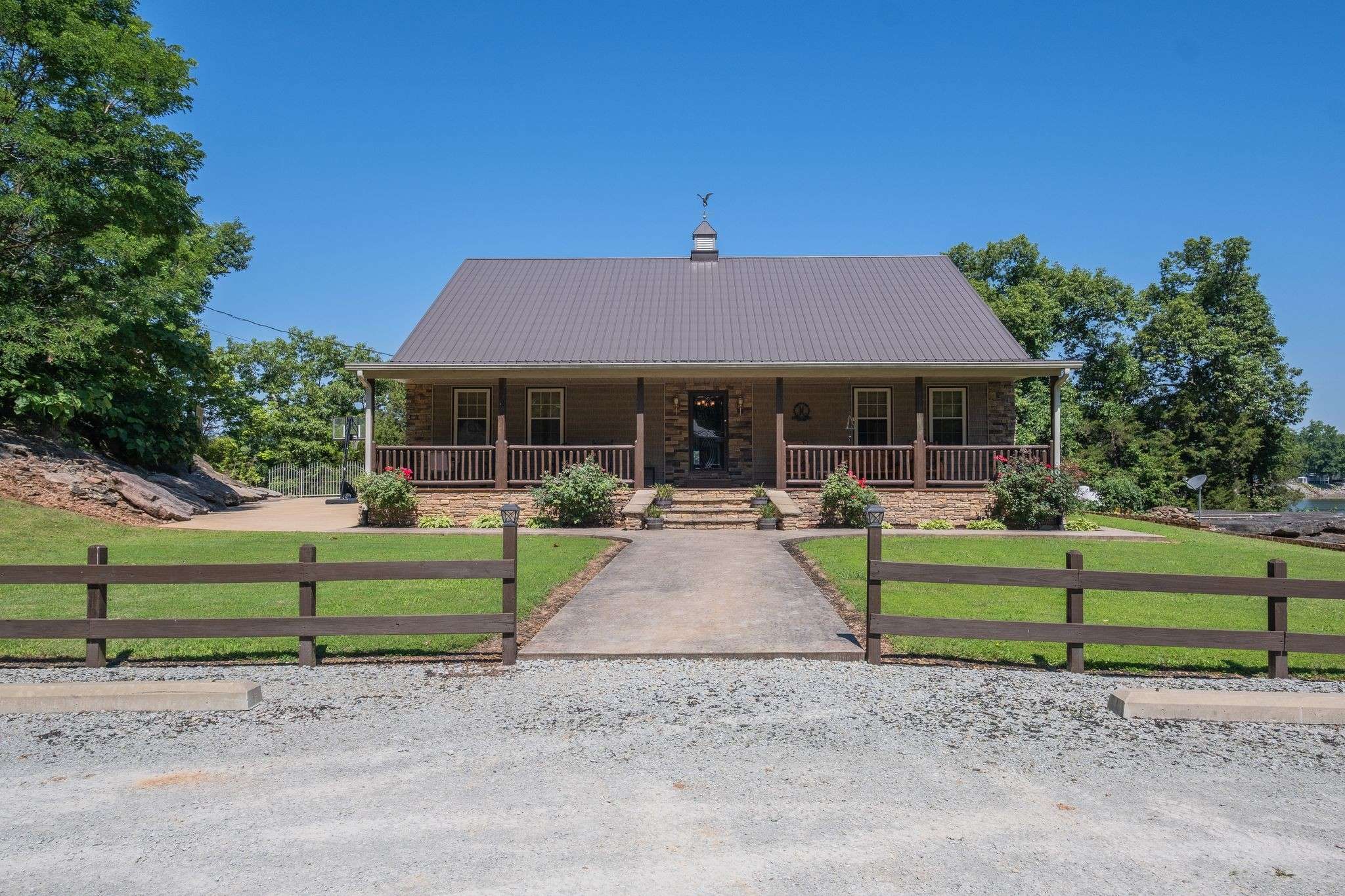 351 New Era Landing Rd, Linden, TN 37096