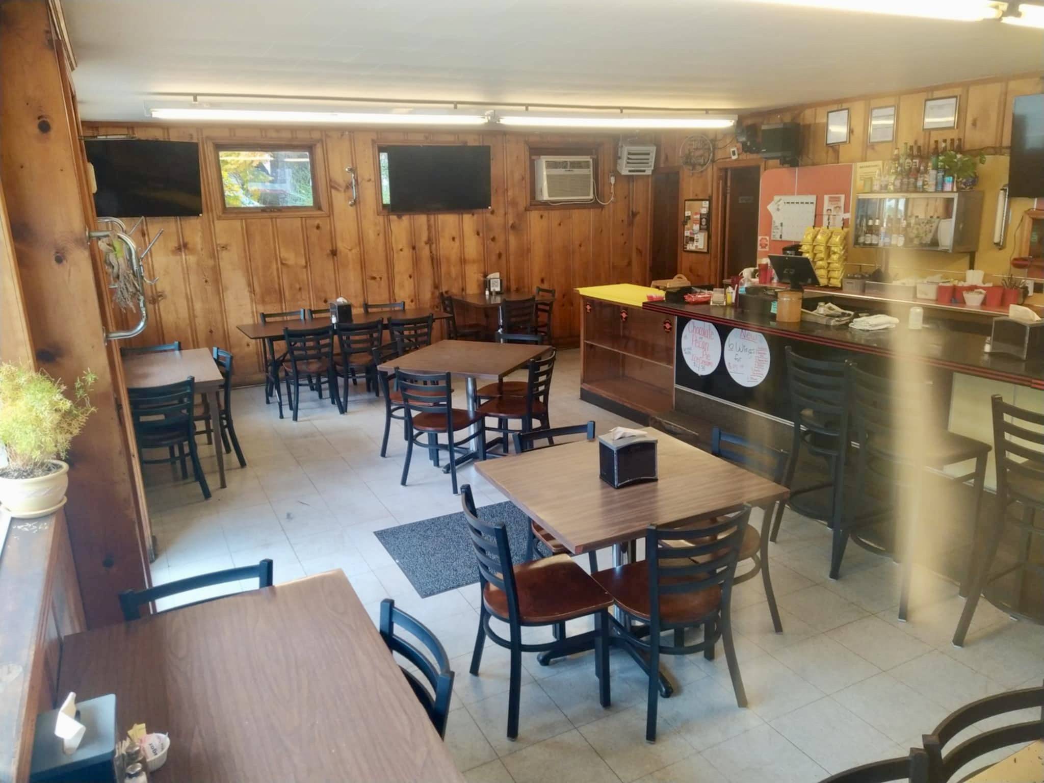 437 W Main St, Waverly, TN 37185