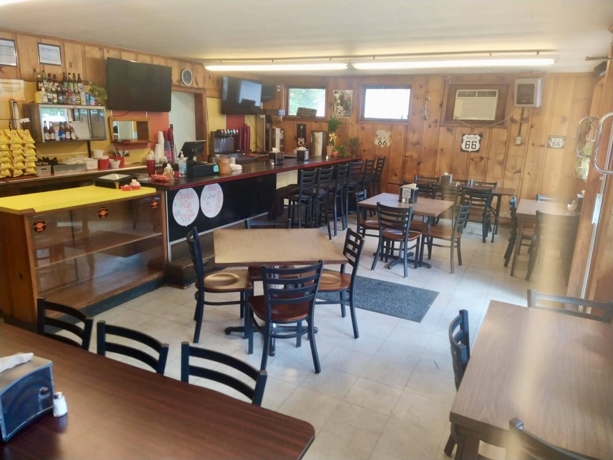 437 W Main St, Waverly, TN 37185
