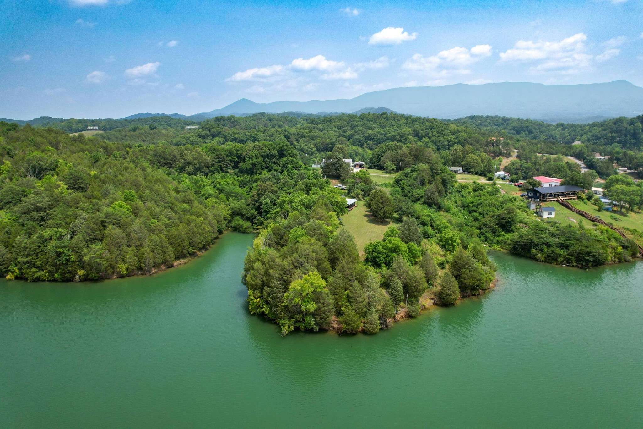 2751 Von Hill Rd, Dandridge, TN 37725