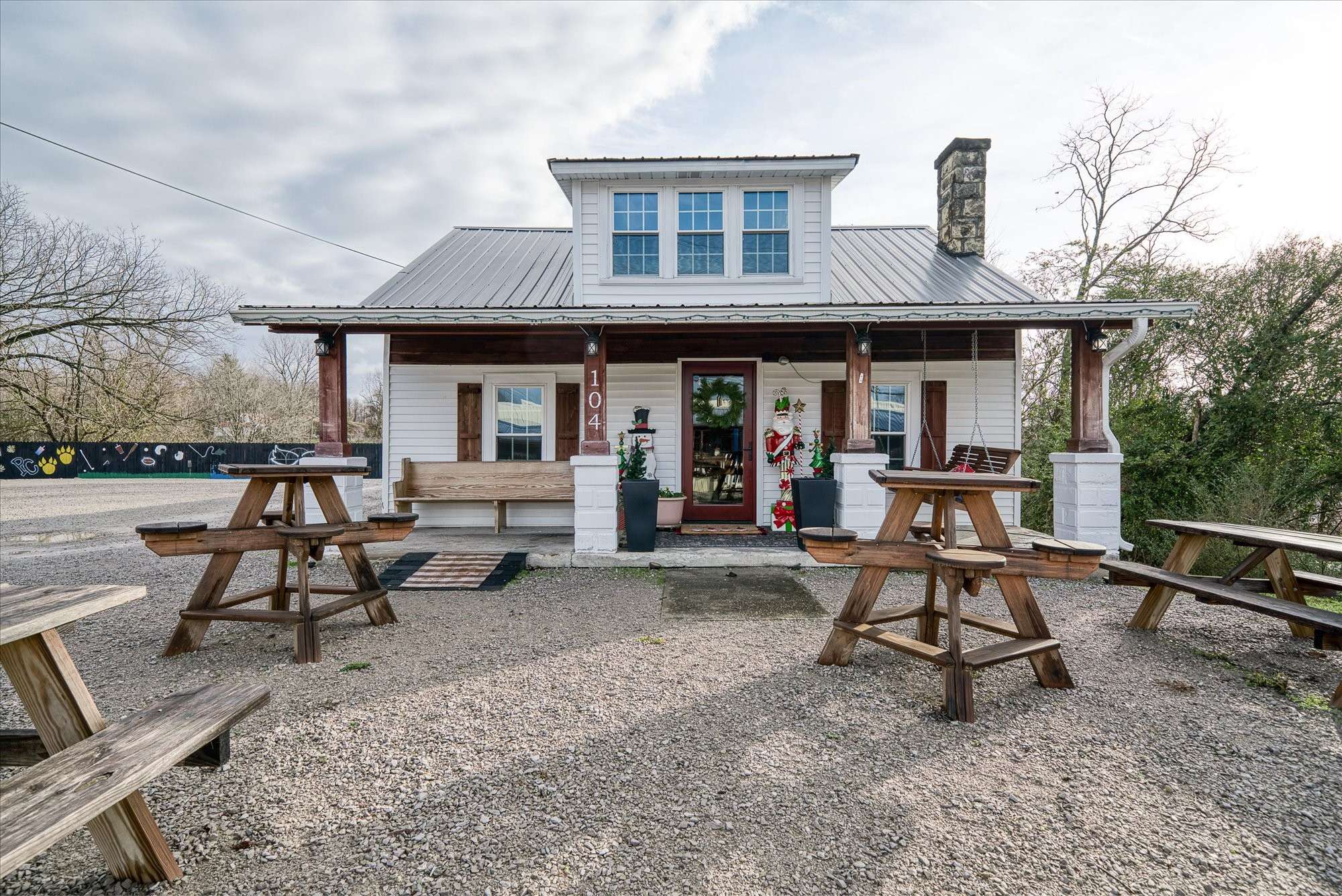104 N Main St, Byrdstown, TN 38549