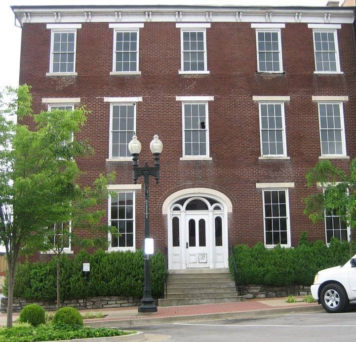 706 N Main St, Columbia, TN 38401