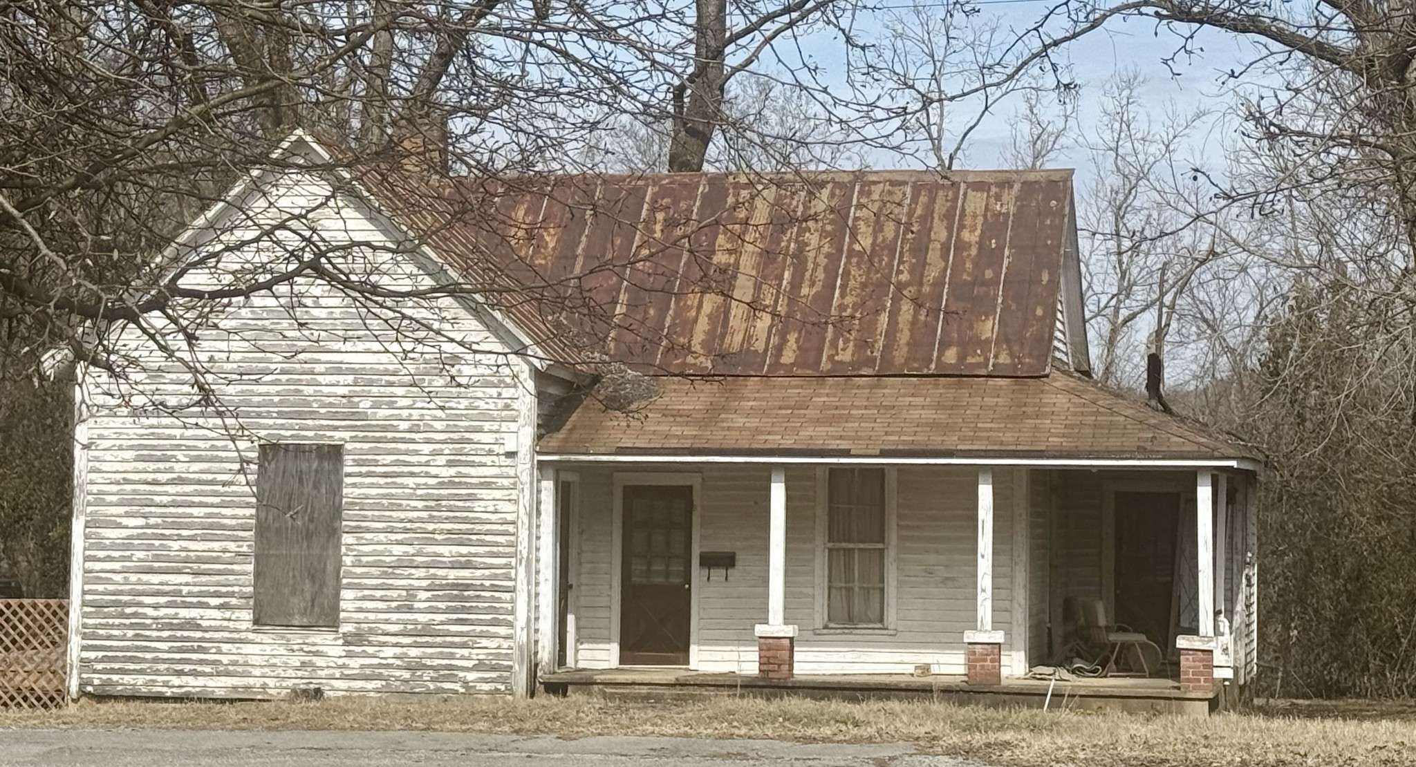 437 W Main St, Waverly, TN 37185