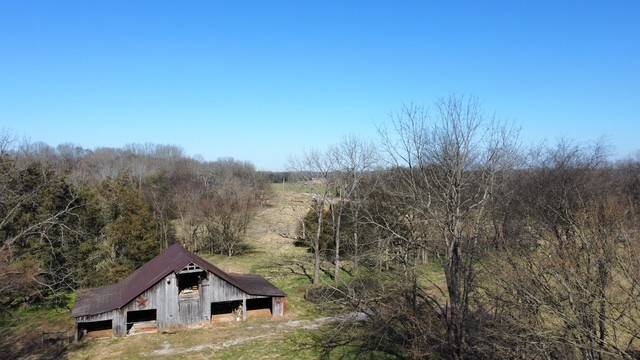 2 Pyles Rd, Chapel Hill, TN 37034