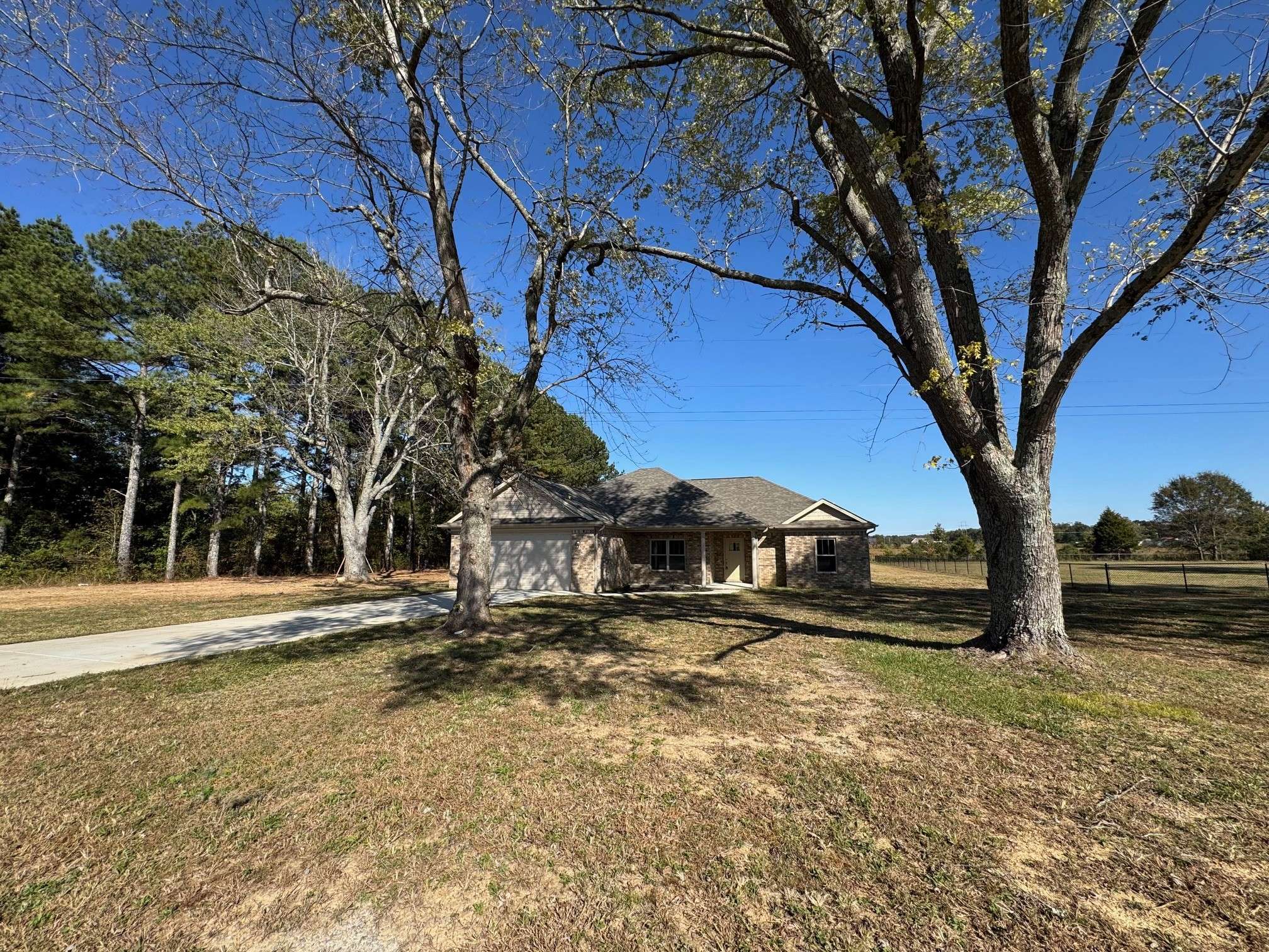 8369 State Line Rd, Taft, TN 38488