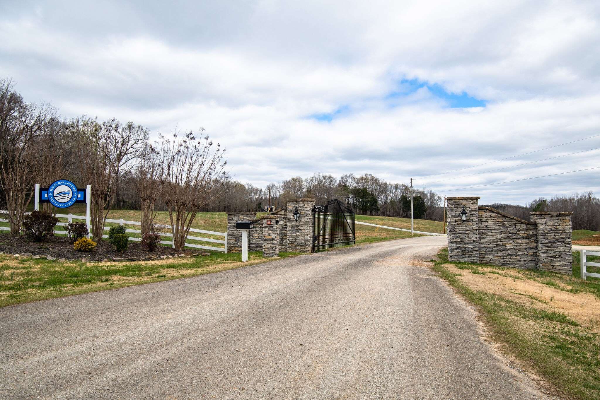 1189 River Front Dr, Clifton, TN 38425