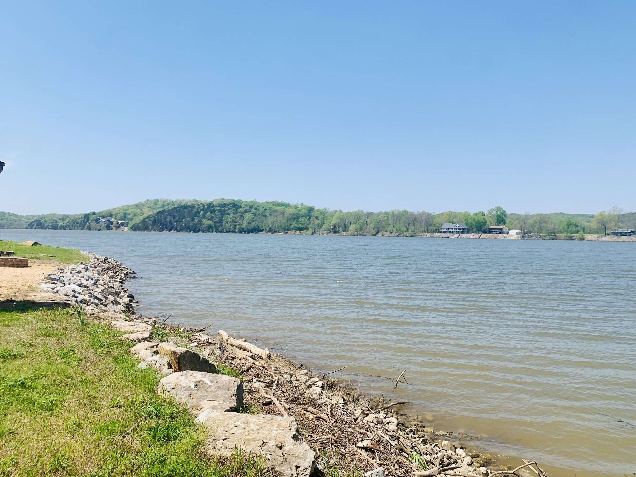 1189 River Front Dr, Clifton, TN 38425