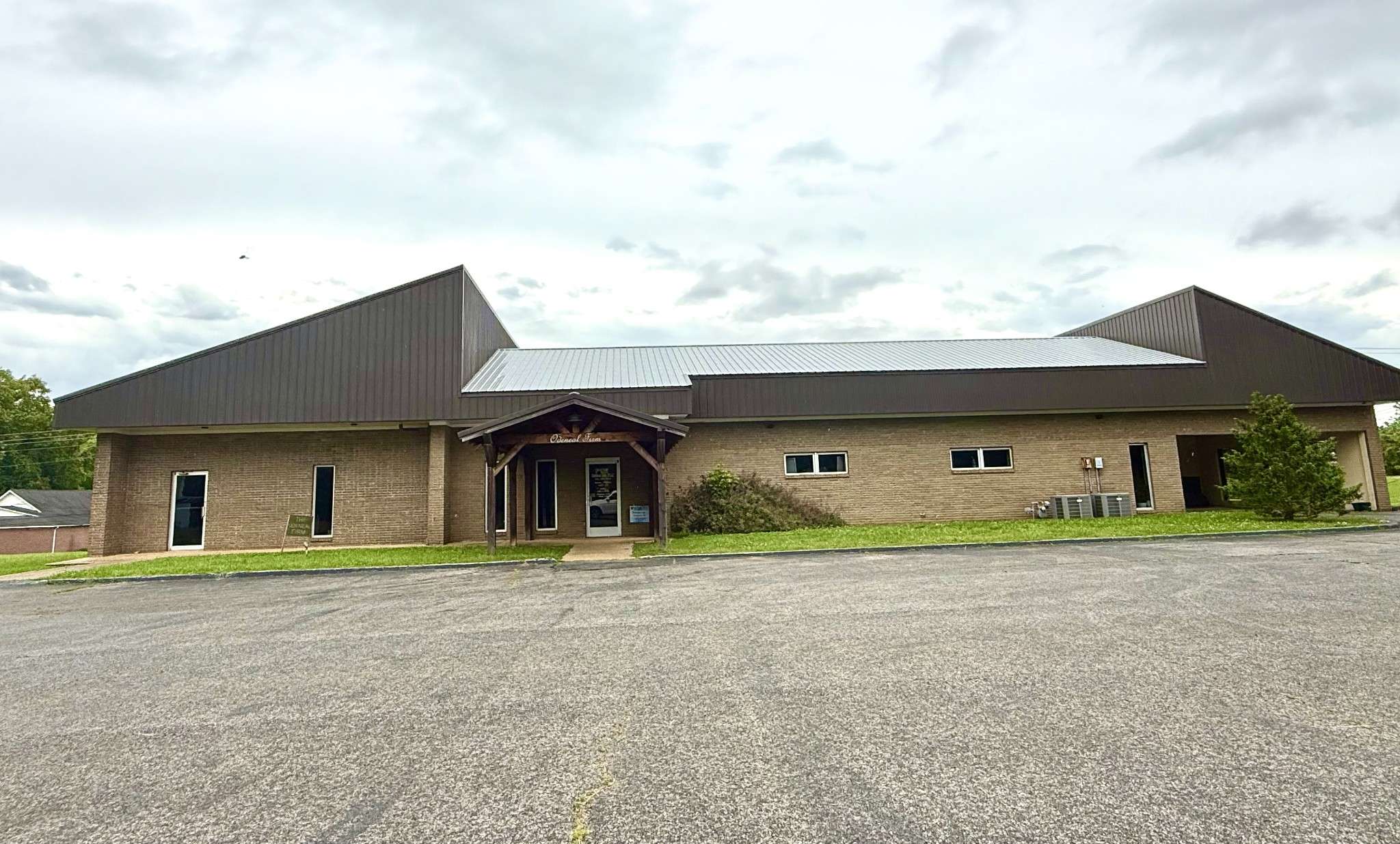 411 W Gaines St, Lawrenceburg, TN 38464