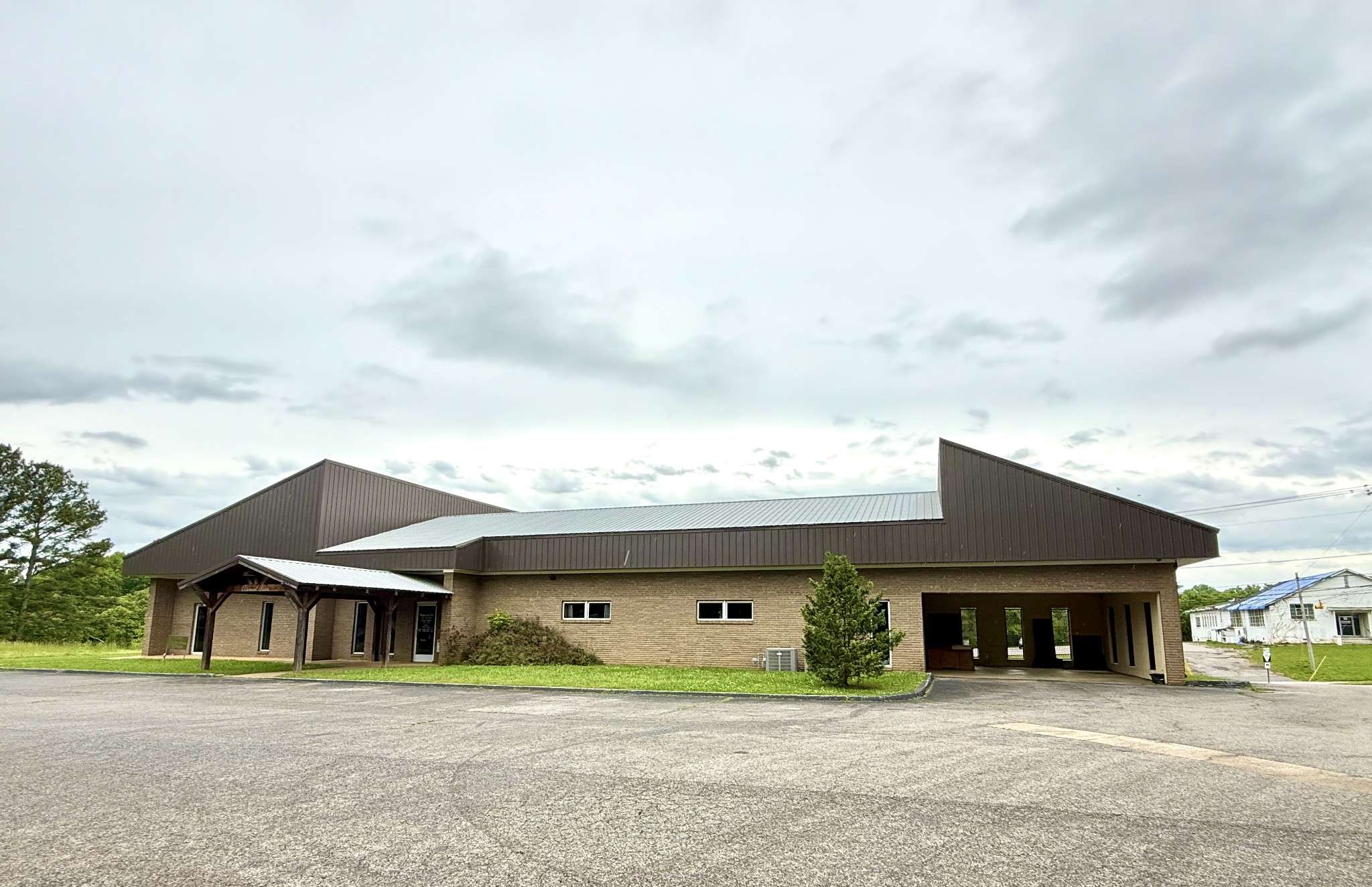 411 W Gaines St, Lawrenceburg, TN 38464