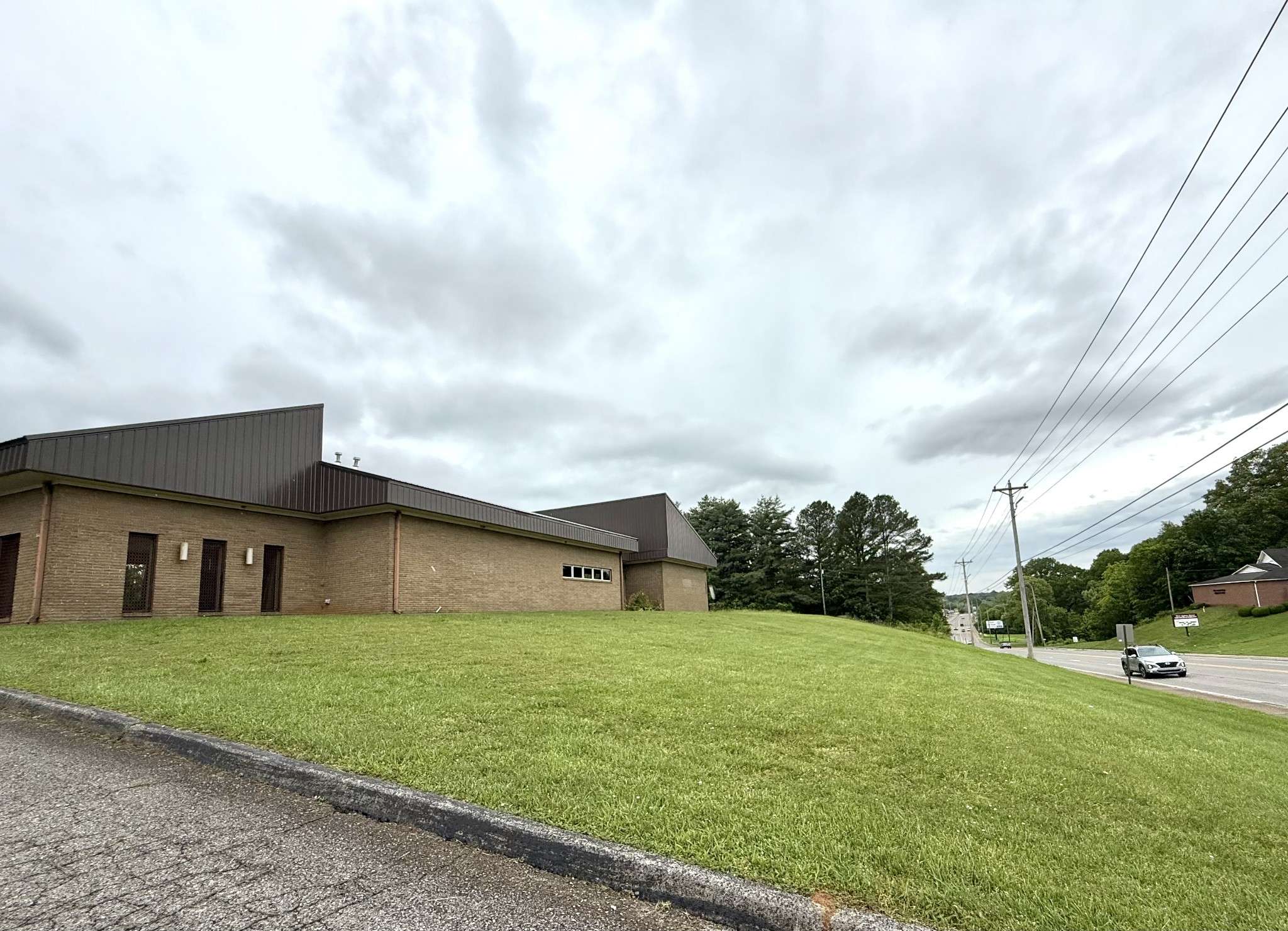 411 W Gaines St, Lawrenceburg, TN 38464