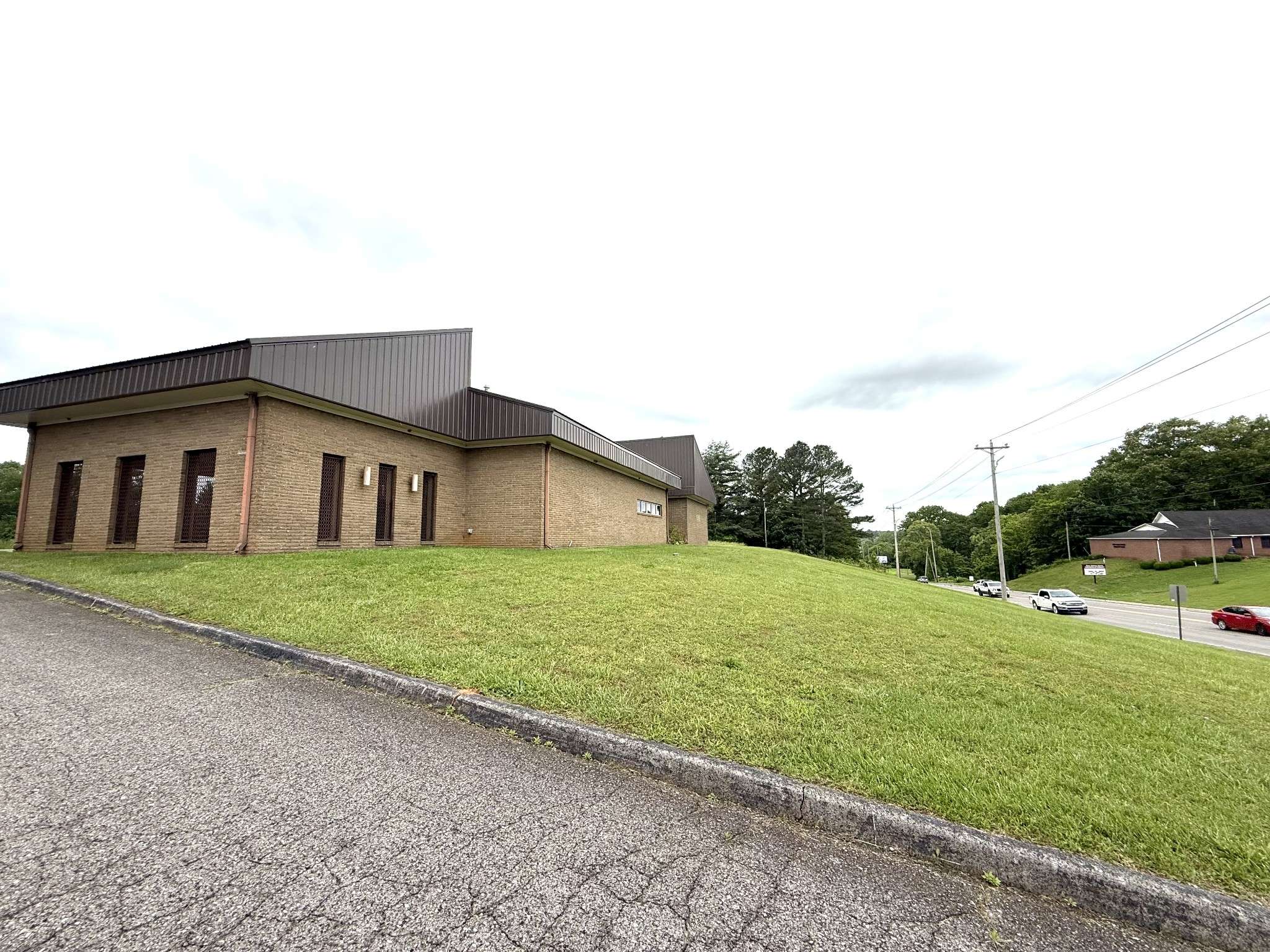 411 W Gaines St, Lawrenceburg, TN 38464