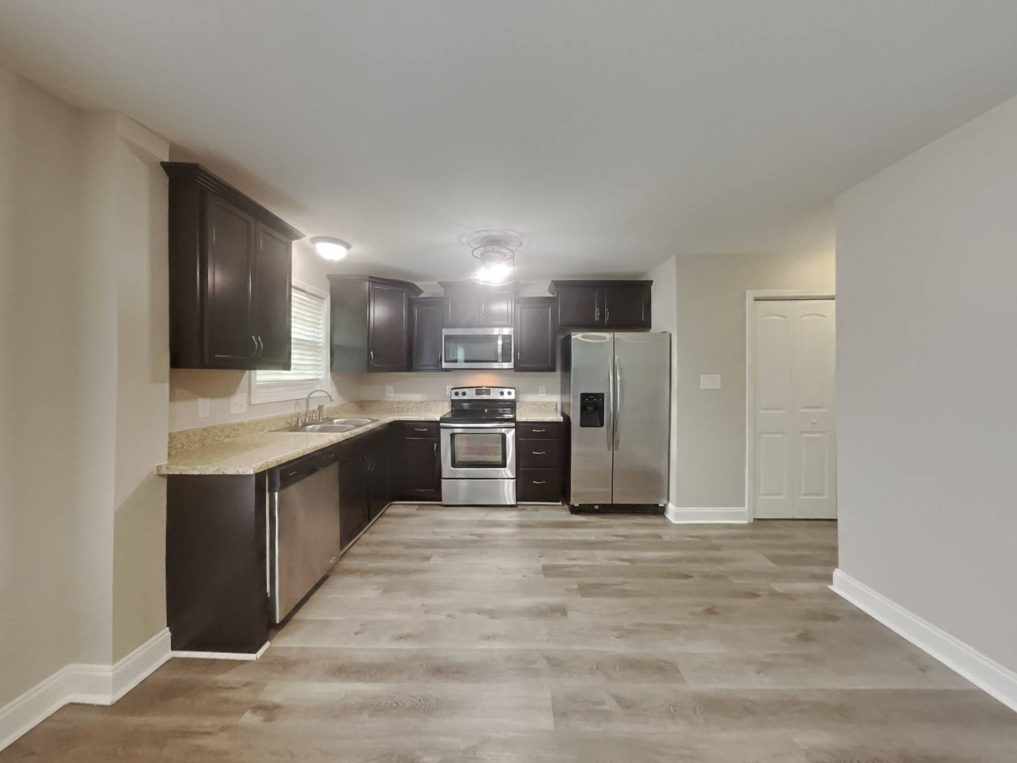 542 Magnolia Dr, Clarksville, TN 37042