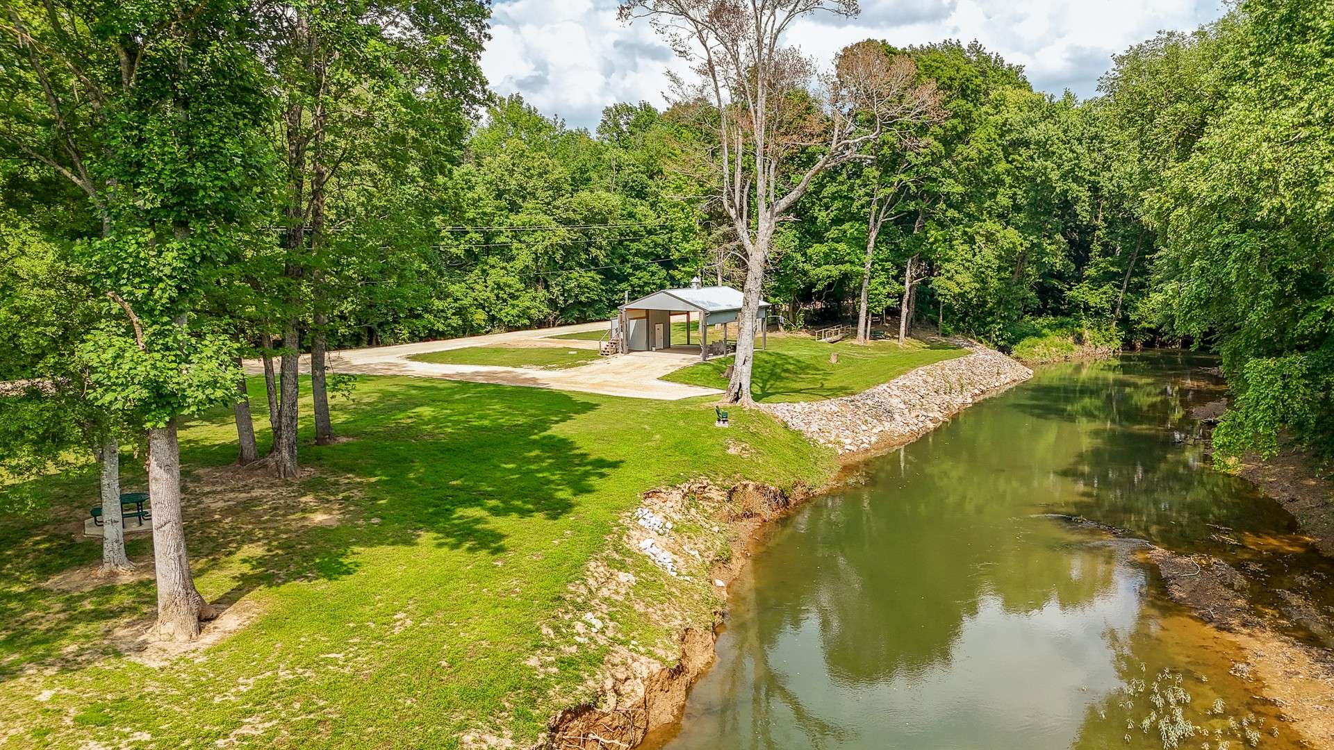 1820 Pinhook Rd, Savannah, TN 38372