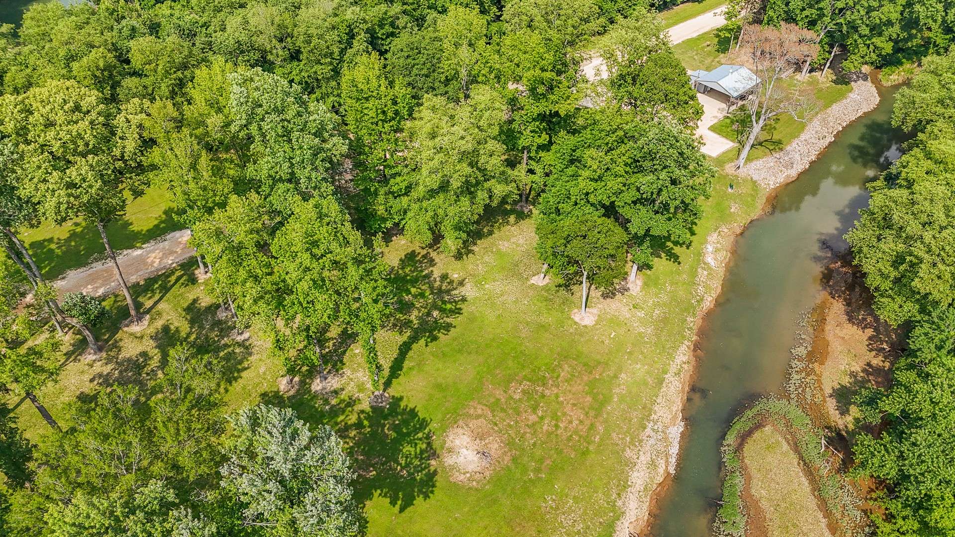 1820 Pinhook Rd, Savannah, TN 38372