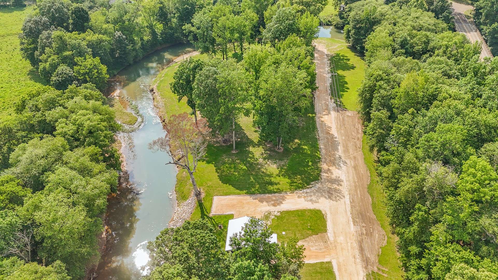 1820 Pinhook Rd, Savannah, TN 38372