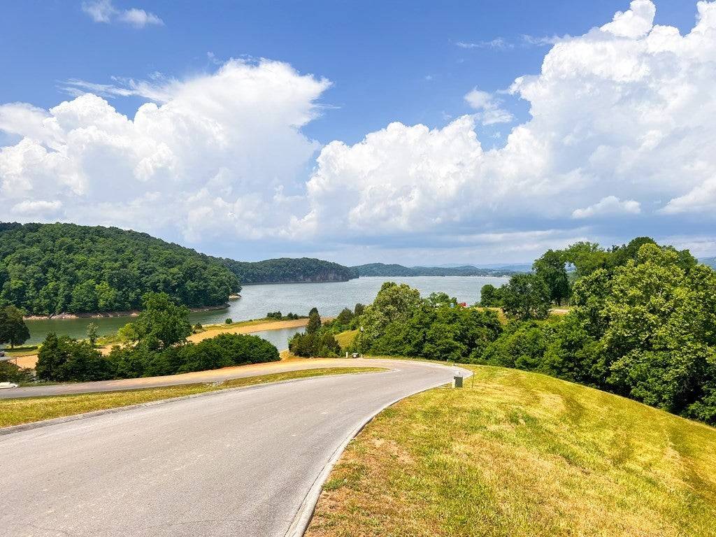 6377 Coves Edge Trl, Russellville, TN 37860