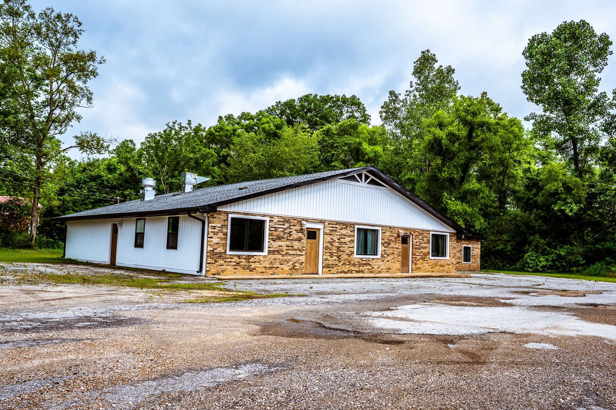 20805 Seminary St, Hollow Rock, TN 38342