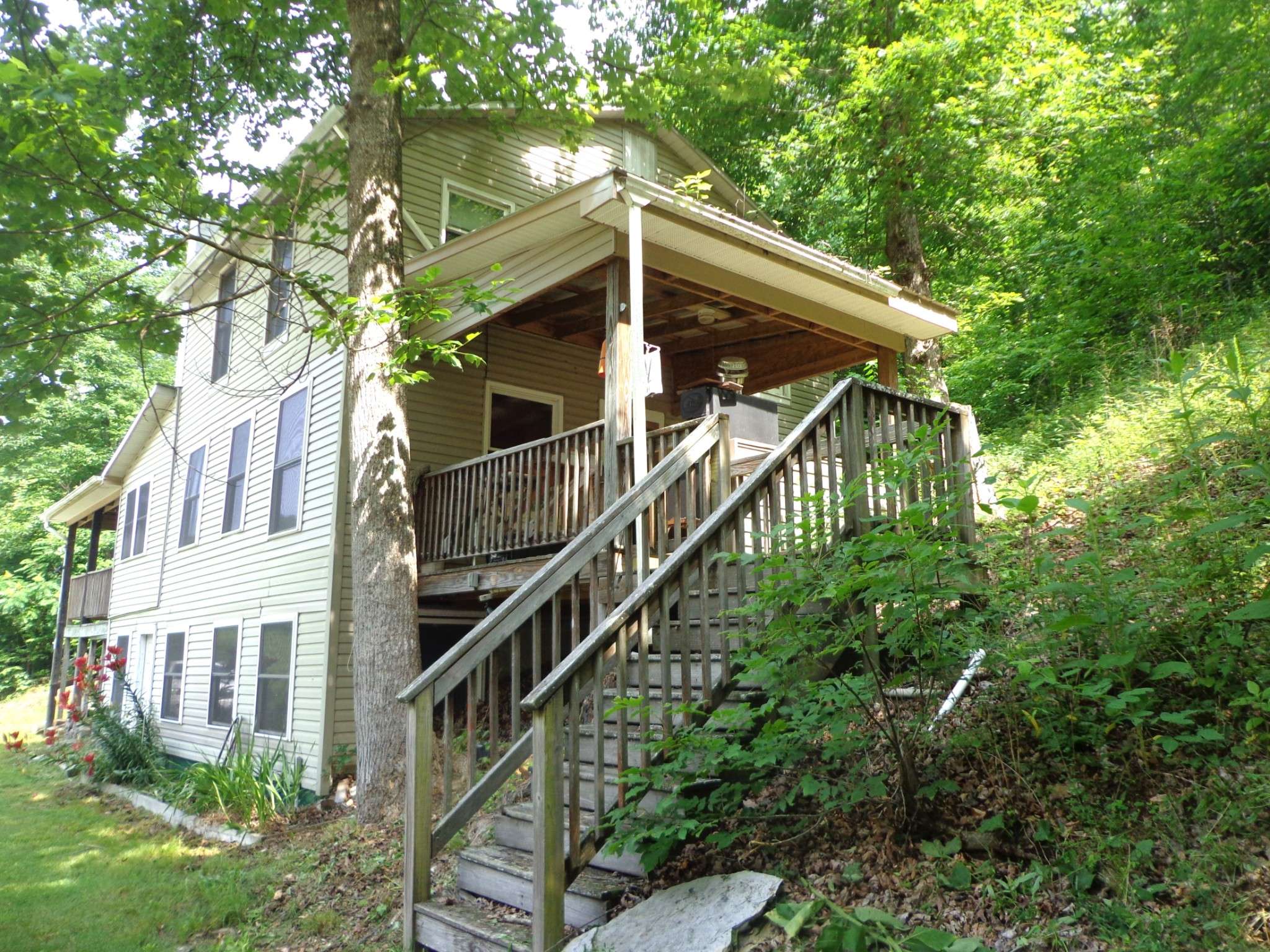 1342 Russell Creek Rd, Lobelville, TN 37097