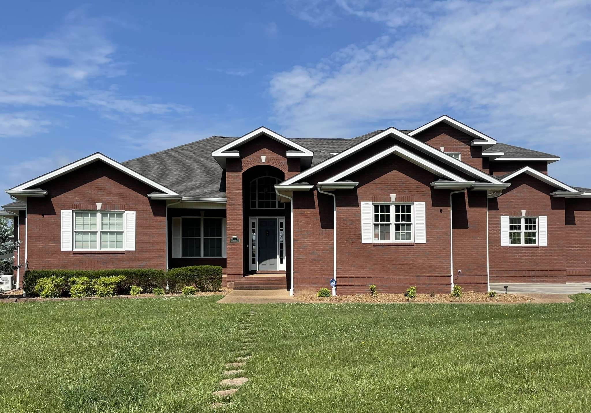 109 Chandelle Dr, Tullahoma, TN 37388