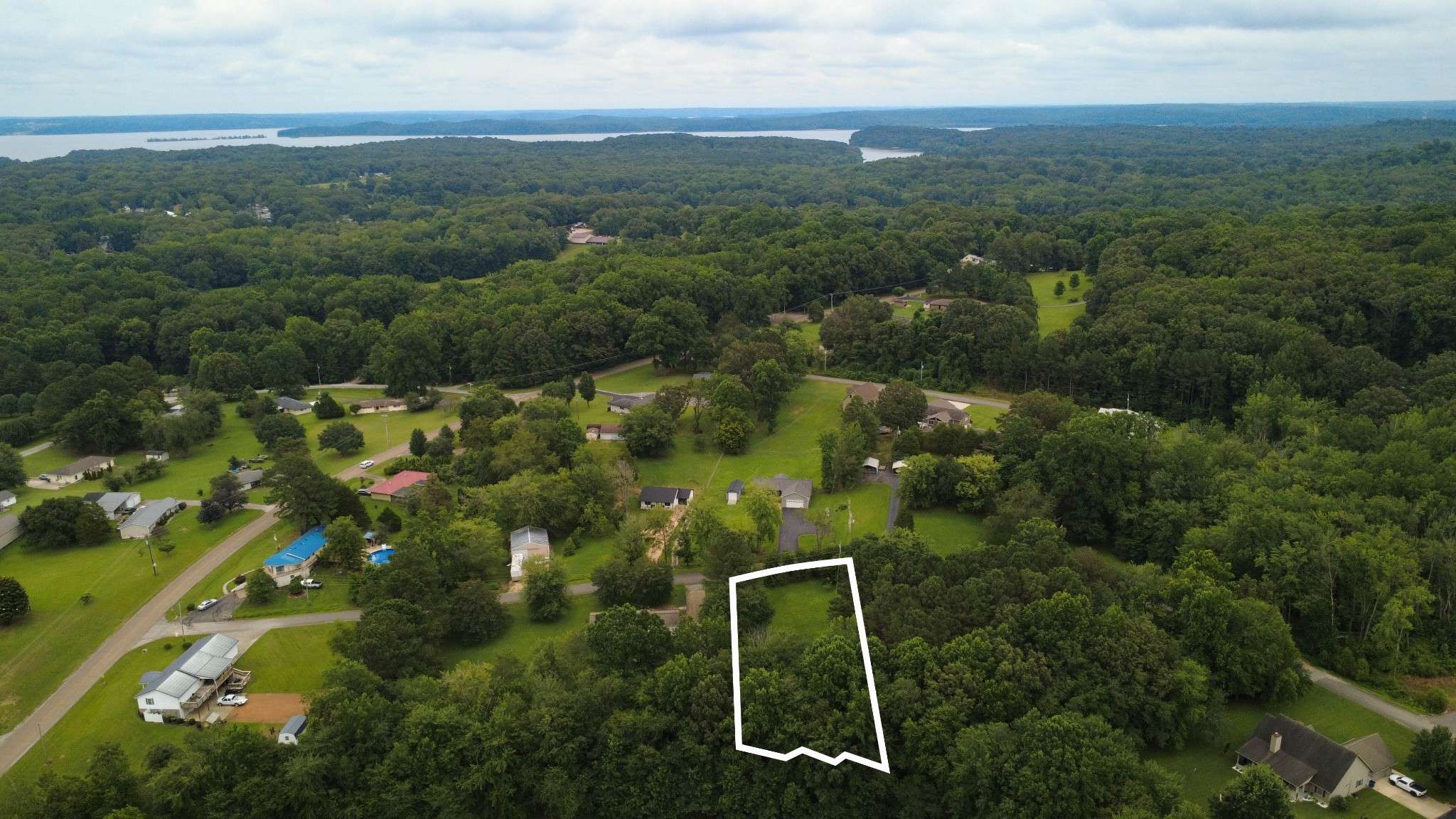 96 Meadowood Dr, Springville, TN 38256