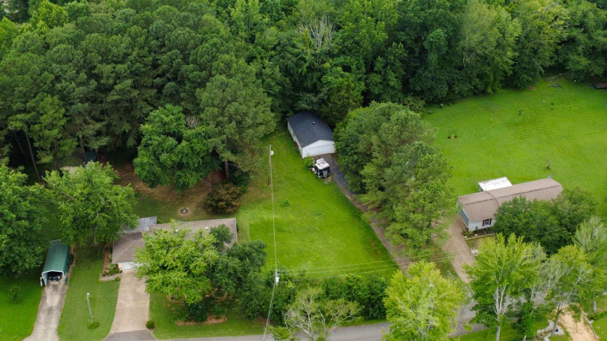 96 Meadowood Dr, Springville, TN 38256