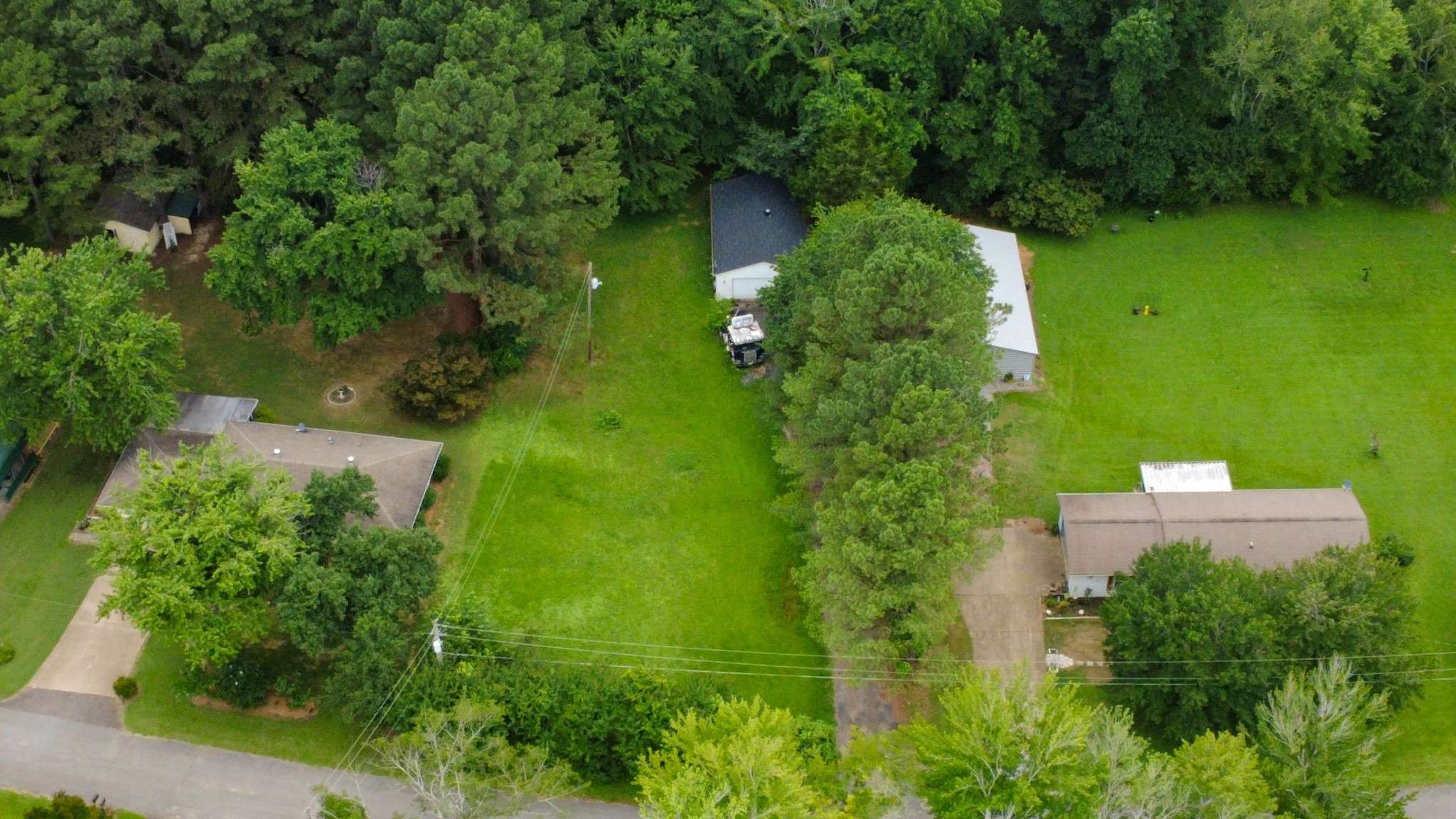 96 Meadowood Dr, Springville, TN 38256
