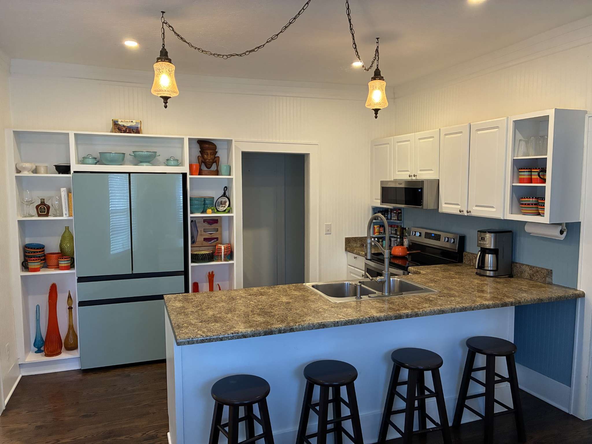 560 Neelys Bend Rd, Madison, TN 37115