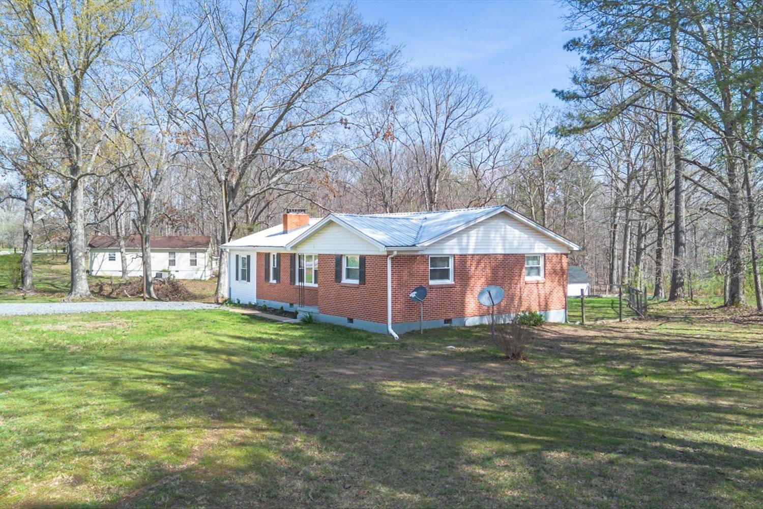 2540 Grays Bend Rd, Centerville, TN 37033