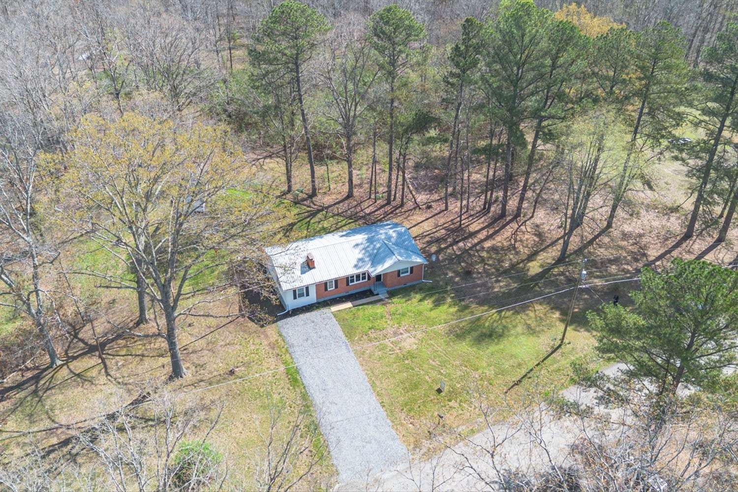 2540 Grays Bend Rd, Centerville, TN 37033