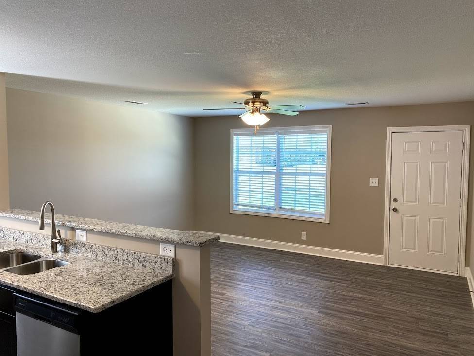 555 Heritage Point Dr #B, Clarksville, TN 37042
