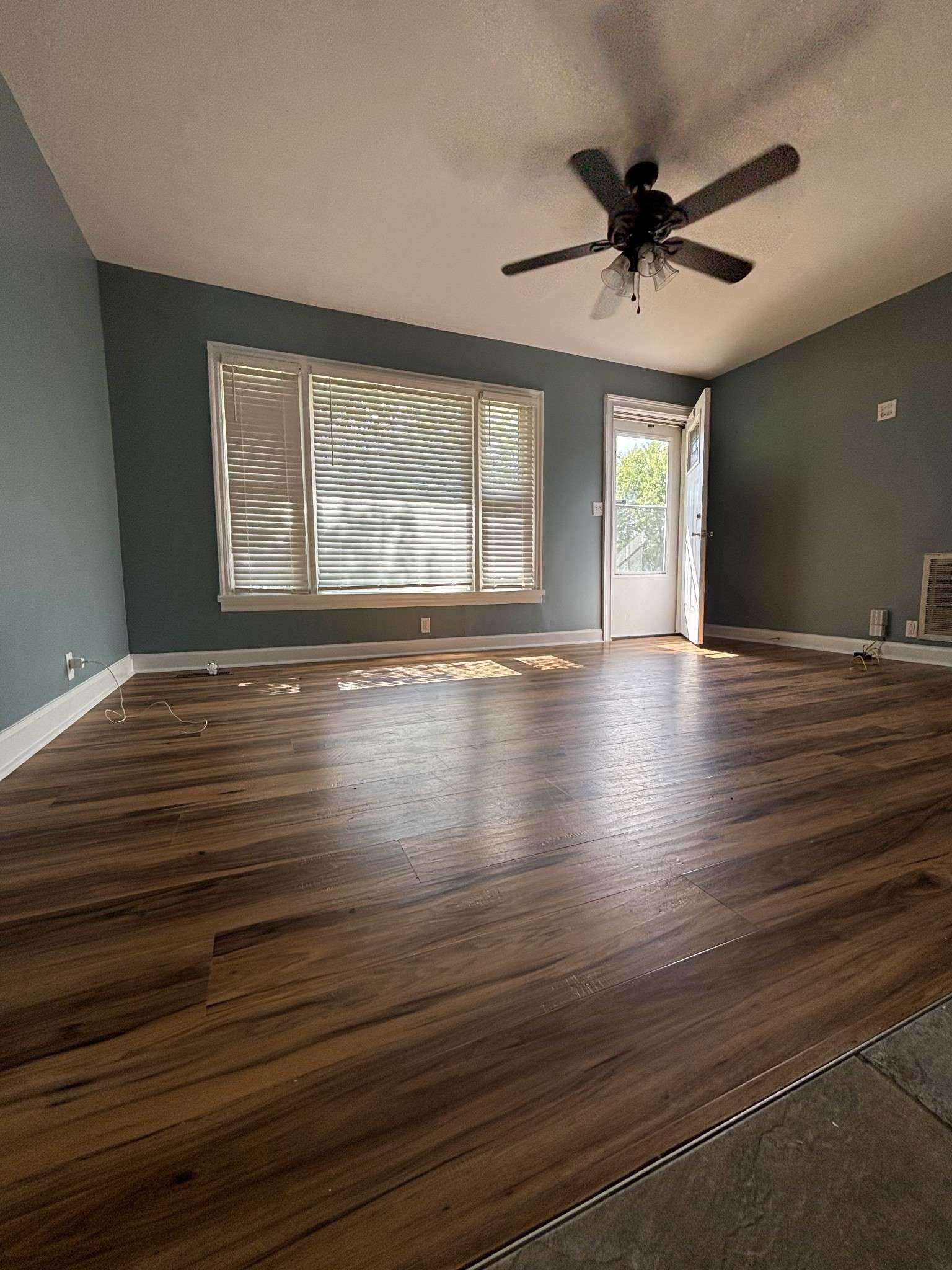 216 Daleview Ave, Gallatin, TN 37066
