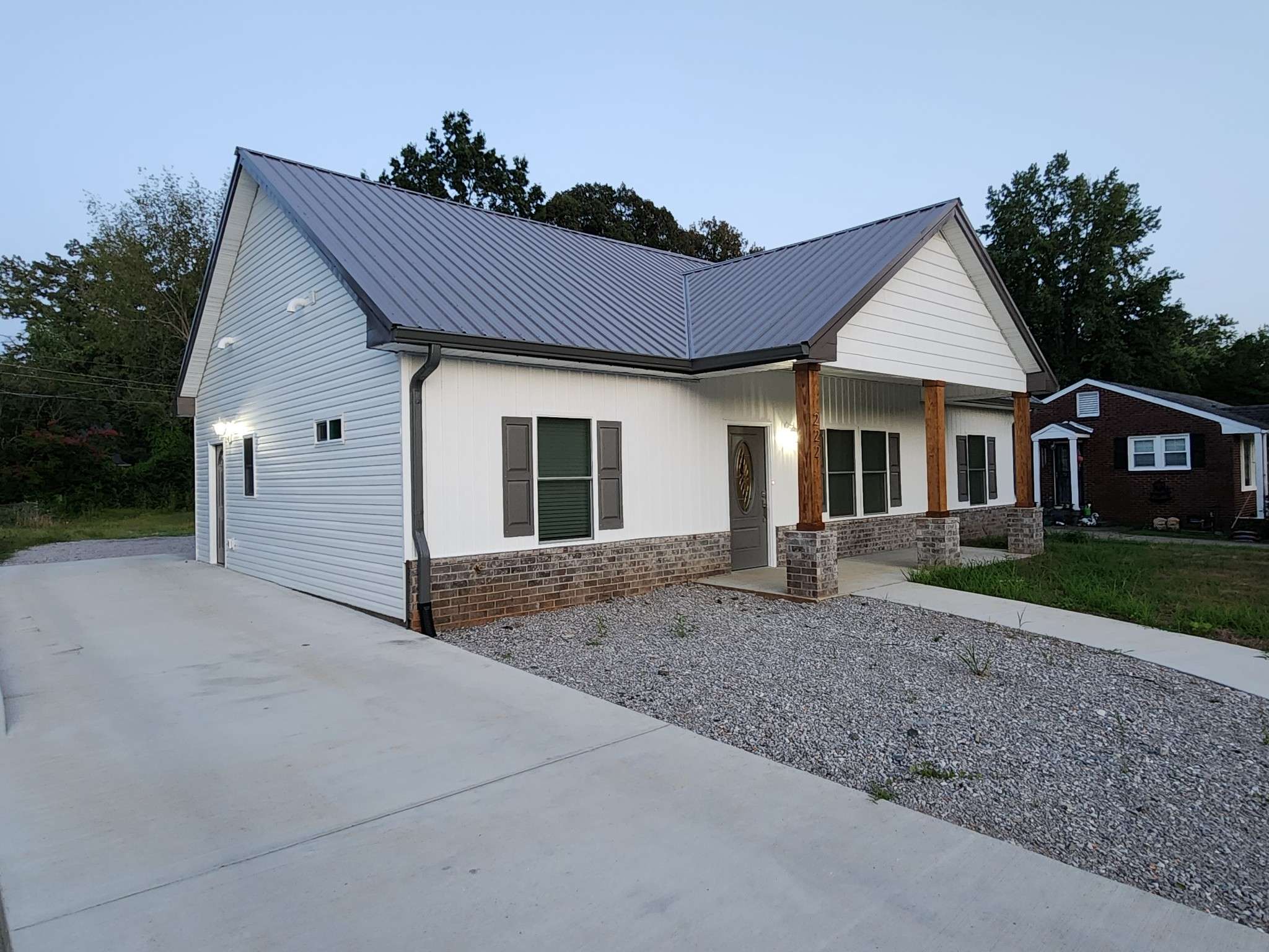222 E Meadow Cir, Clarksville, TN 37043