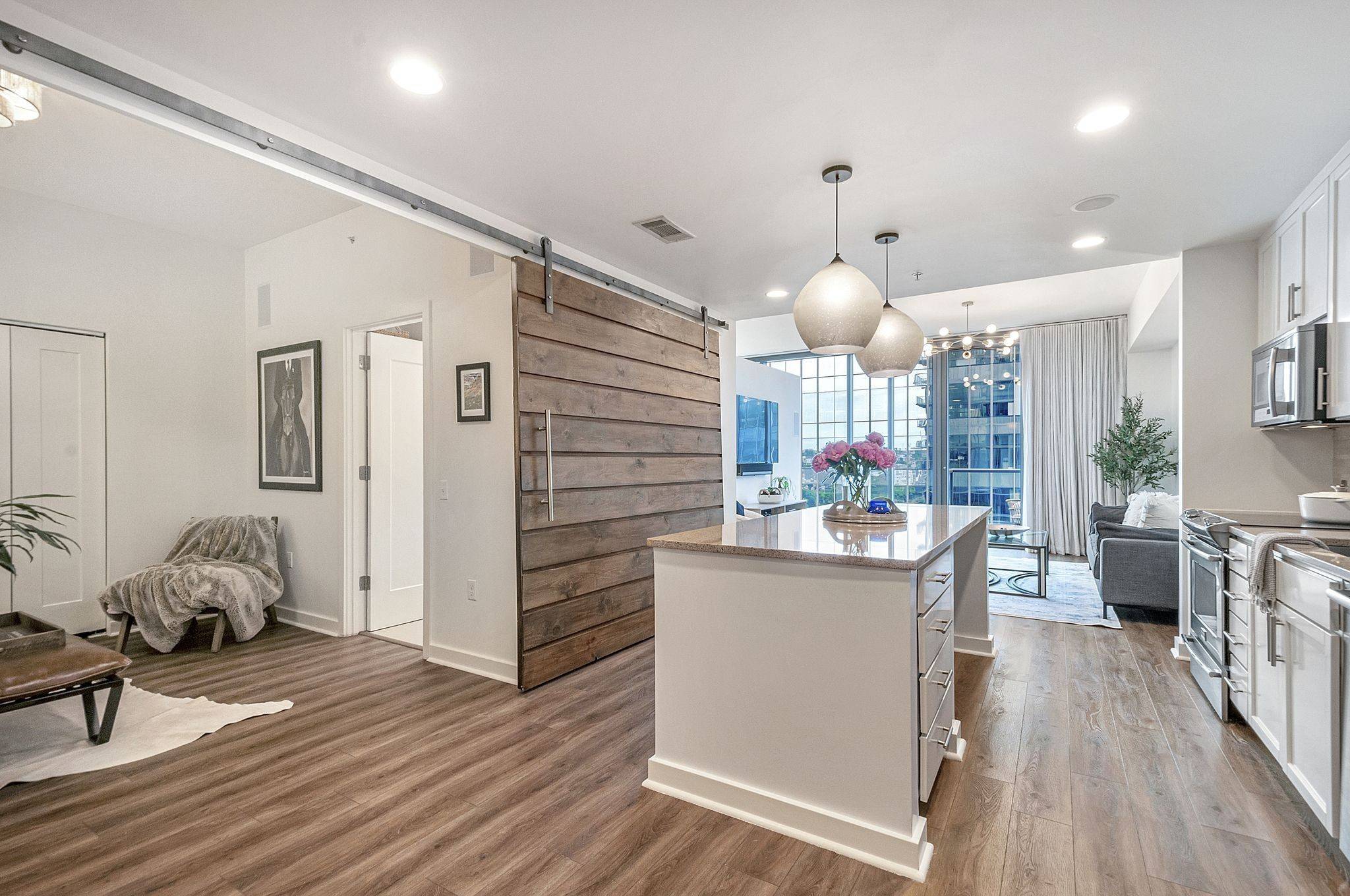 1212 Laurel St #914, Nashville, TN 37203