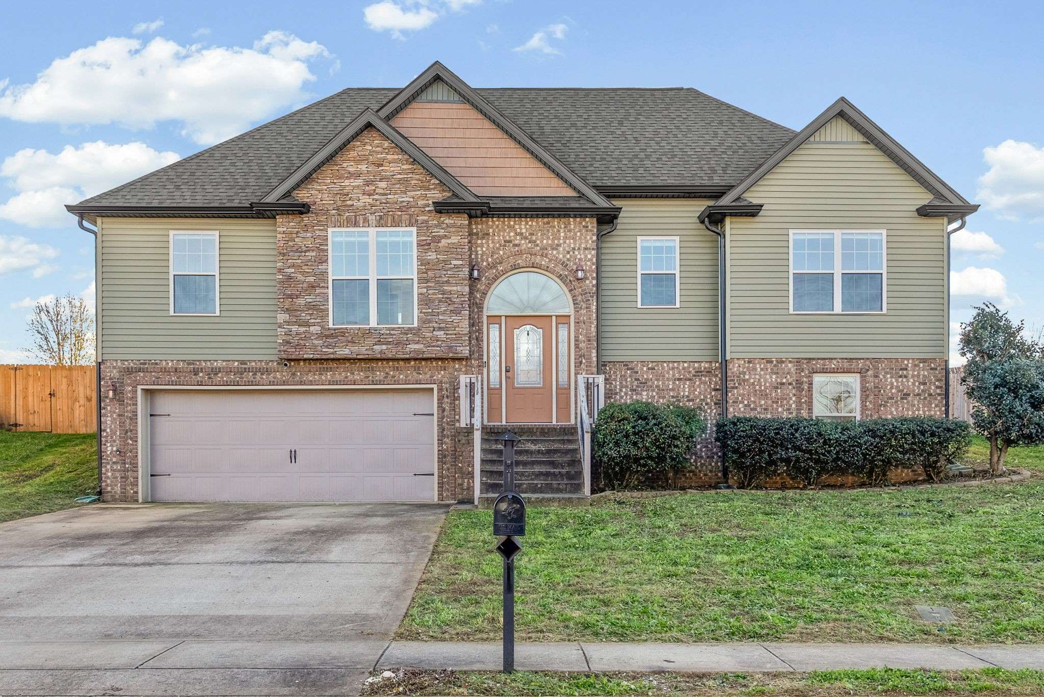 1722 Cabana Dr, Clarksville, TN 37042