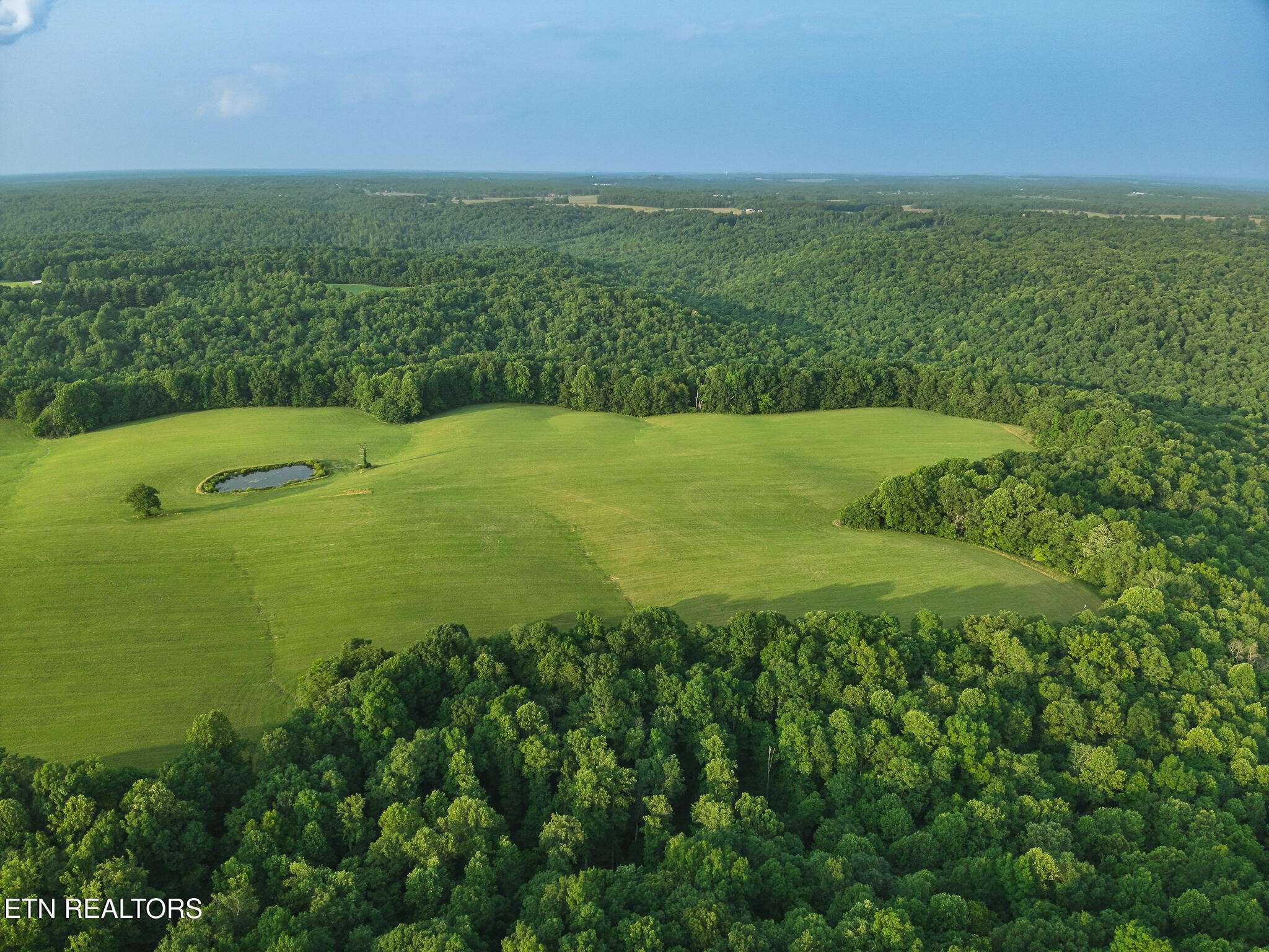 2457 Mayland Rd, Crossville, TN 38571
