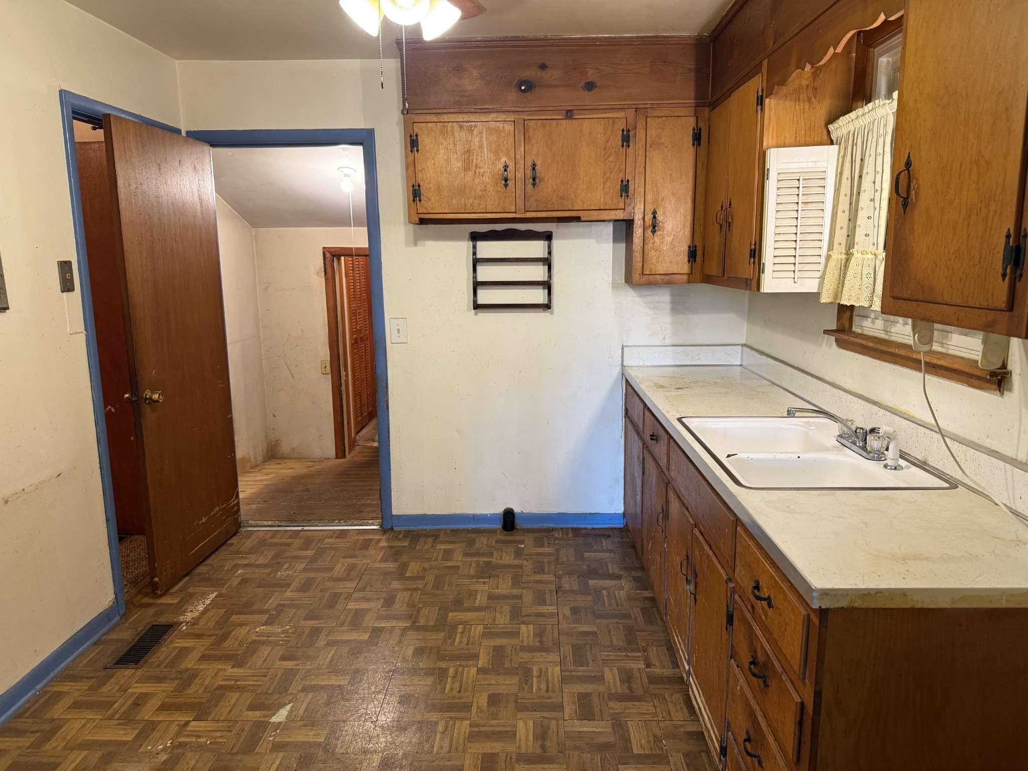 2411 14th Ave #N, Nashville, TN 37208