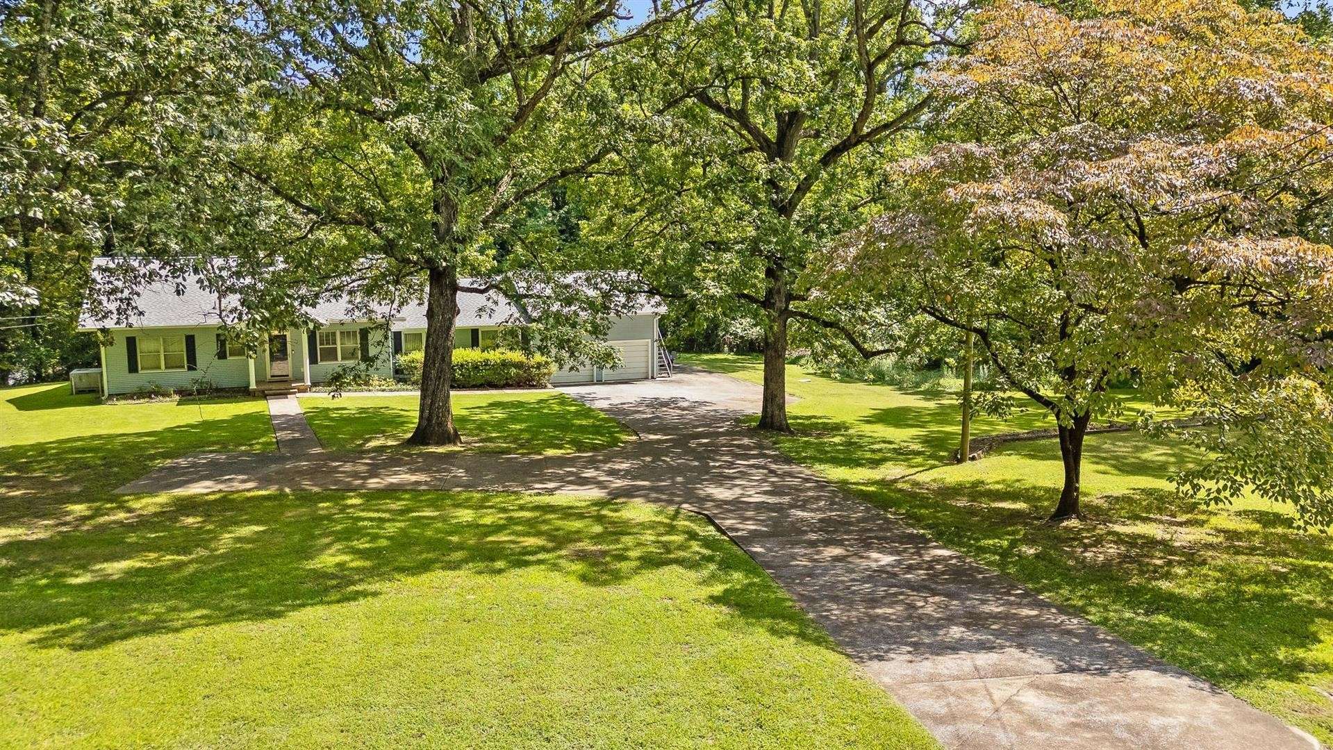 1702 James Boulevard, Signal Mountain, TN 37377