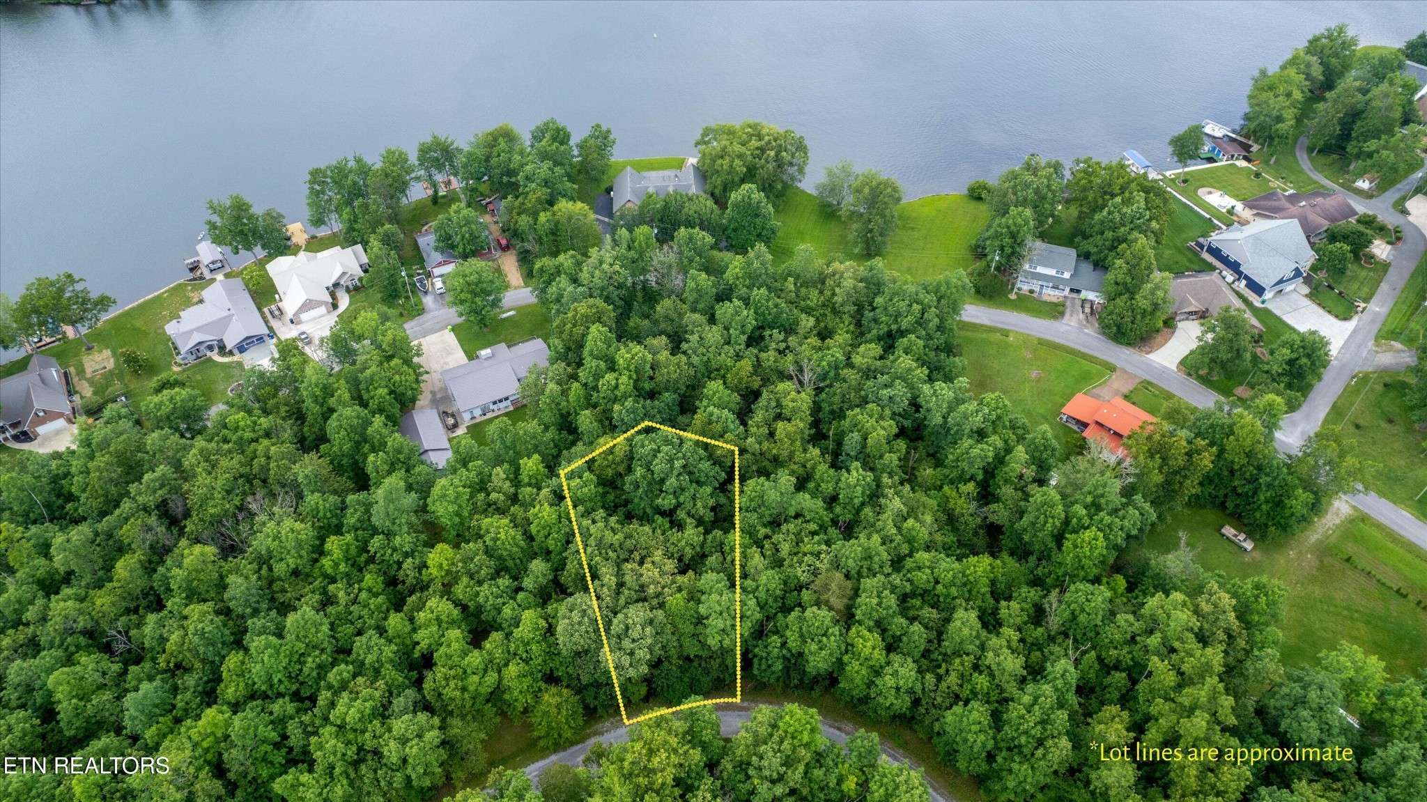 2016 Coweta Drive, Crossville, TN 38572