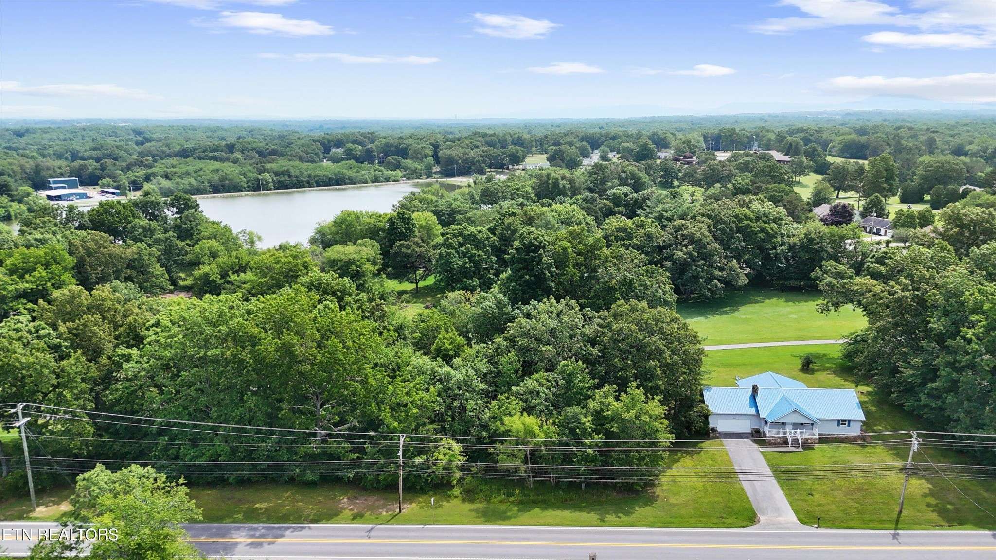 32 Dunbar Rd, Crossville, TN 38572