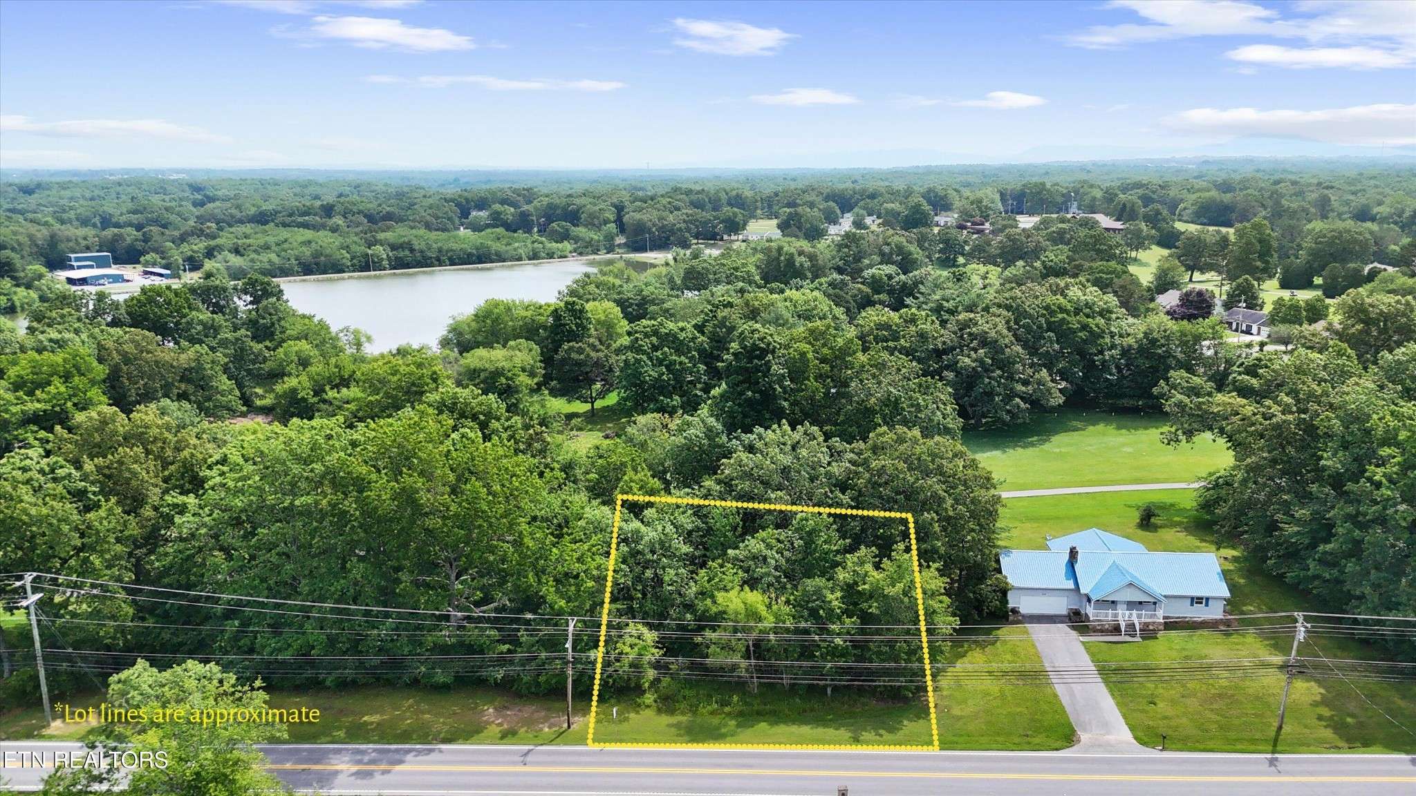 32 Dunbar Rd, Crossville, TN 38572