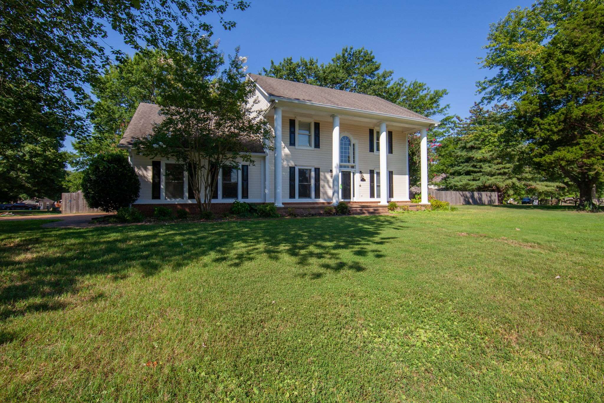 465 Shadow Ridge Dr, Jackson, TN 38305