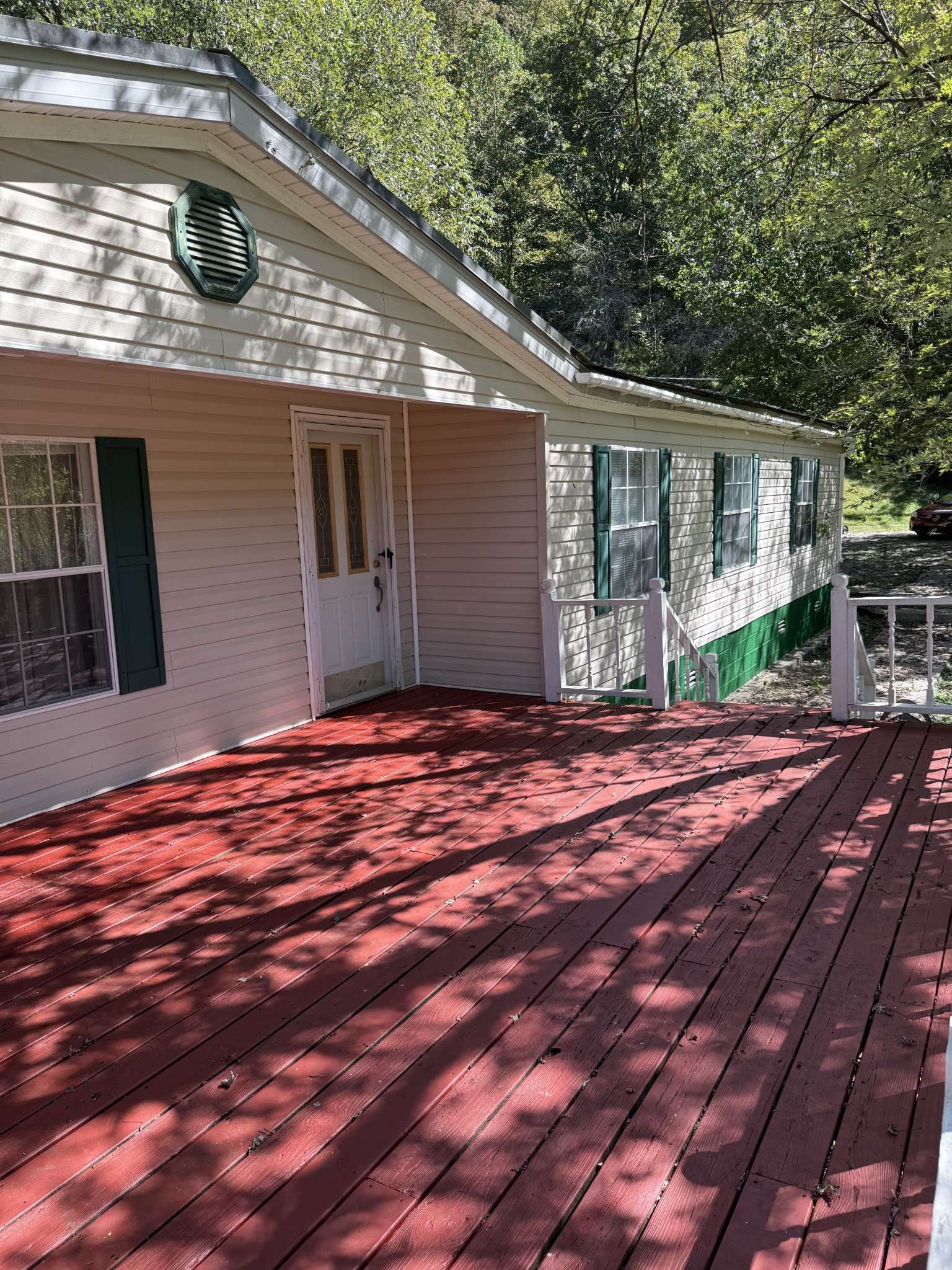 33 Nascar Ln, Pleasant Shade, TN 37145