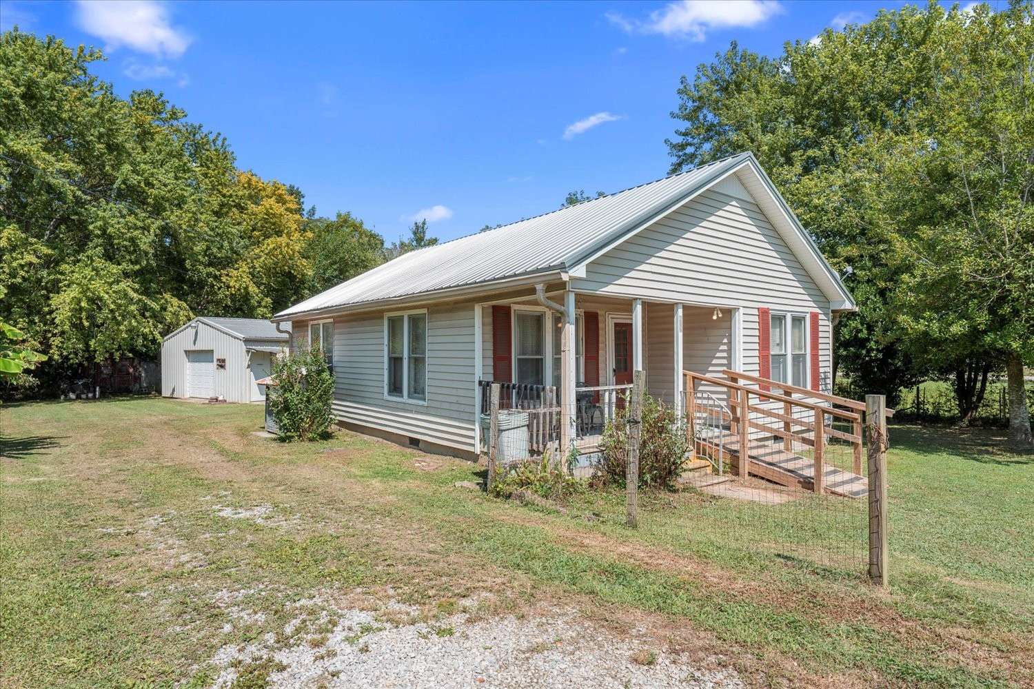 412 E College St, Summertown, TN 38483