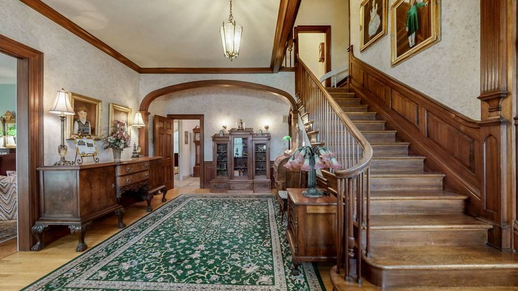 505 Walnut St, Paris, TN 38242