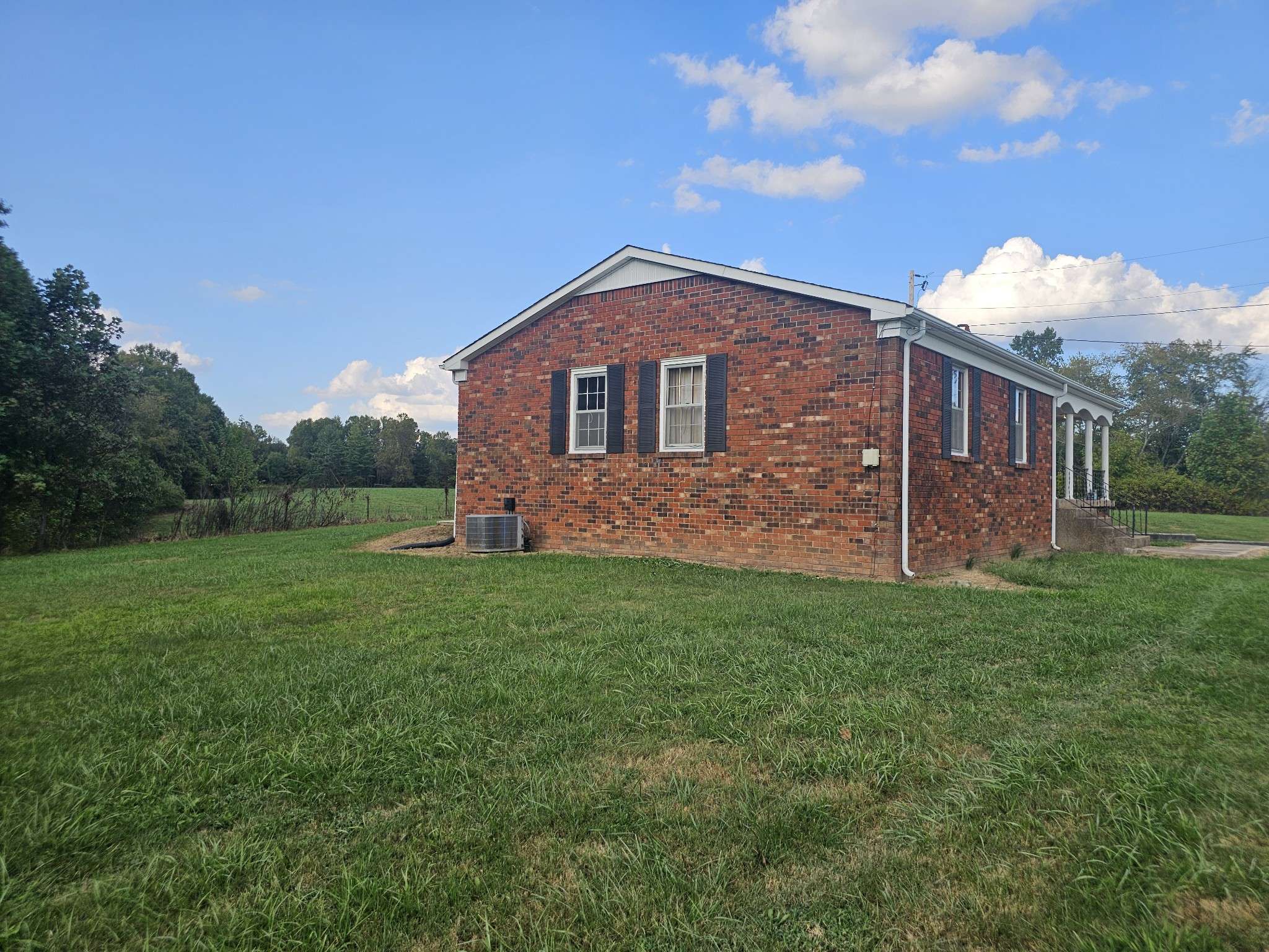 1077 Rock Ave, Palmer, TN 37365