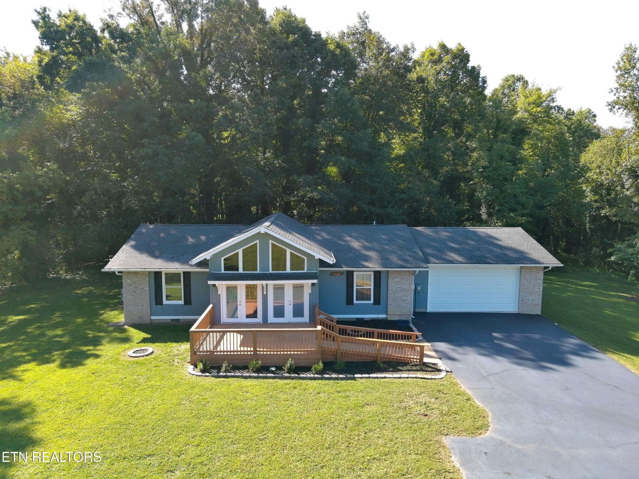 1723 Roane State Hwy, Harriman, TN 37748