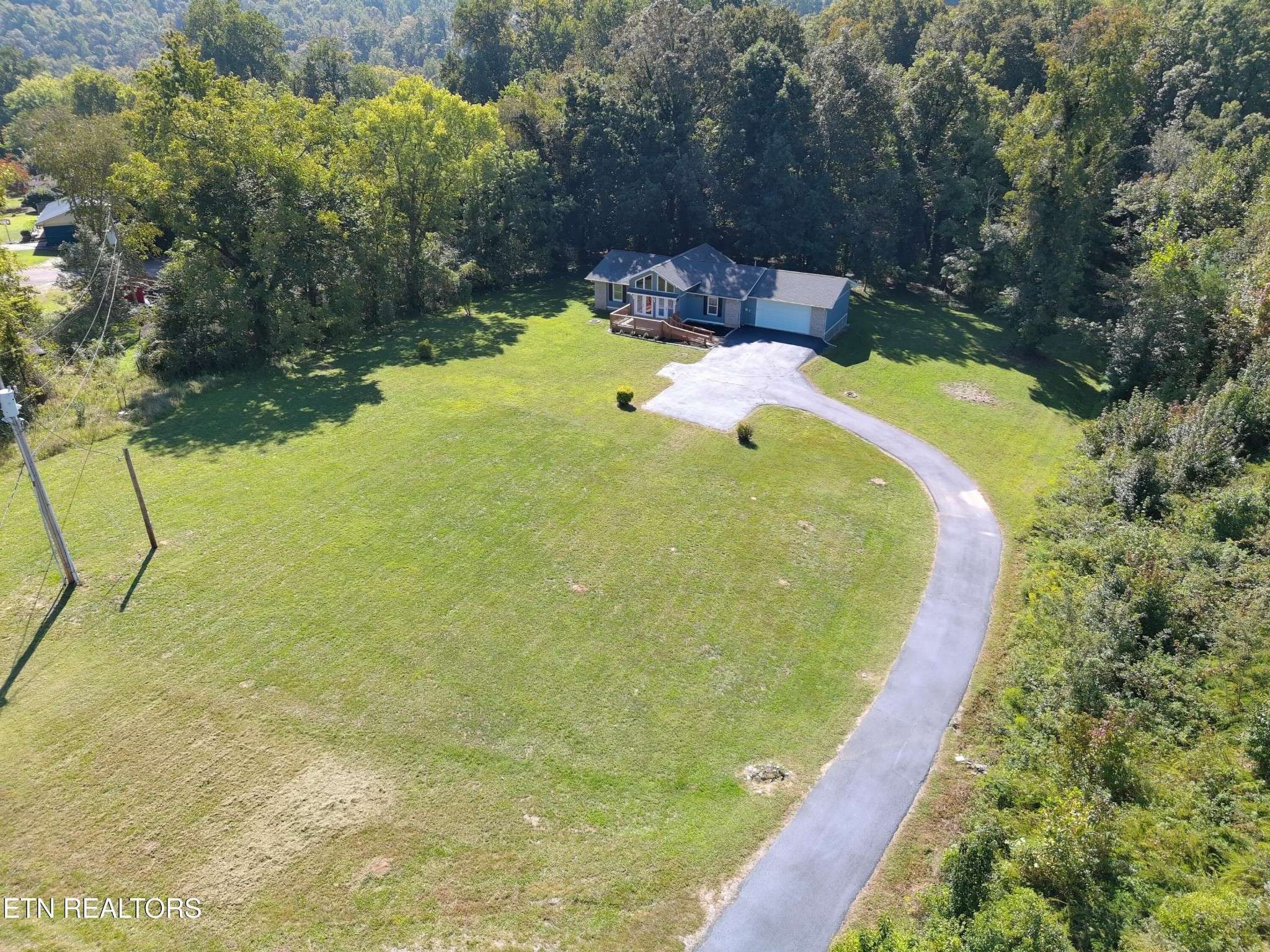 1723 Roane State Hwy, Harriman, TN 37748