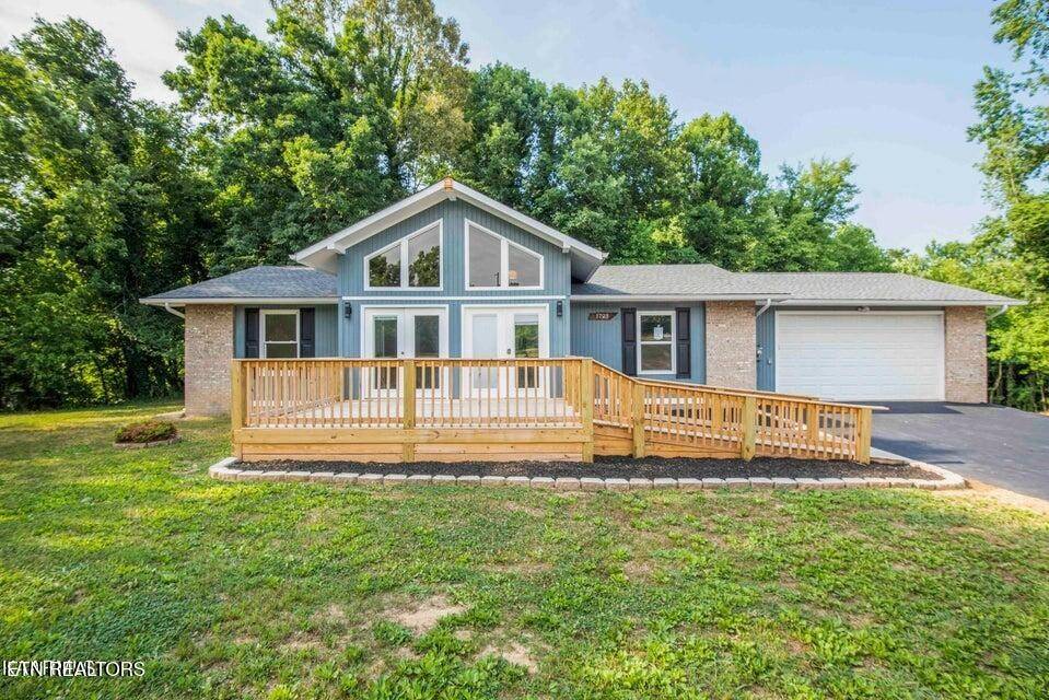 1723 Roane State Hwy, Harriman, TN 37748