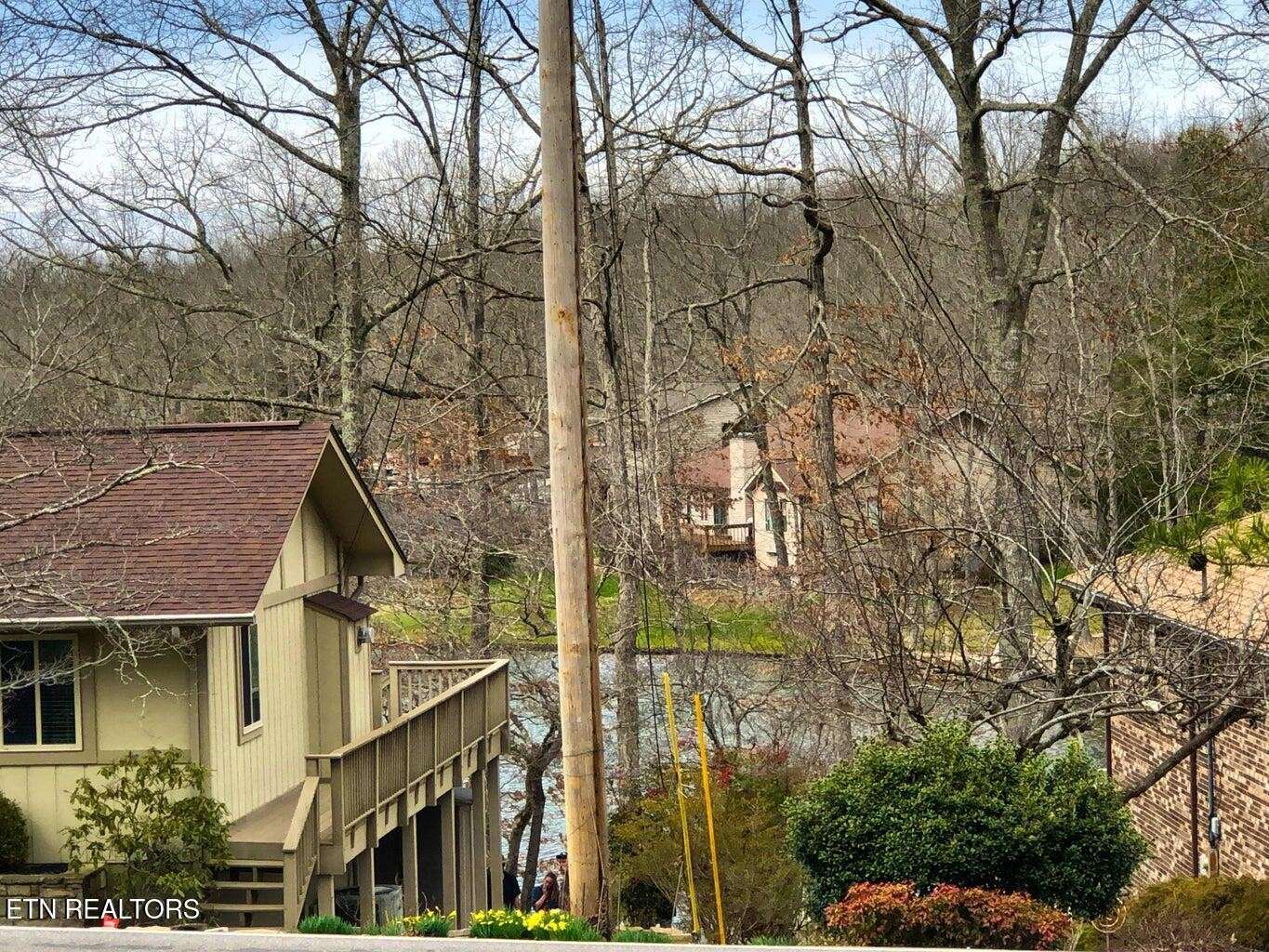 11 Oxford Circle, Crossville, TN 38558